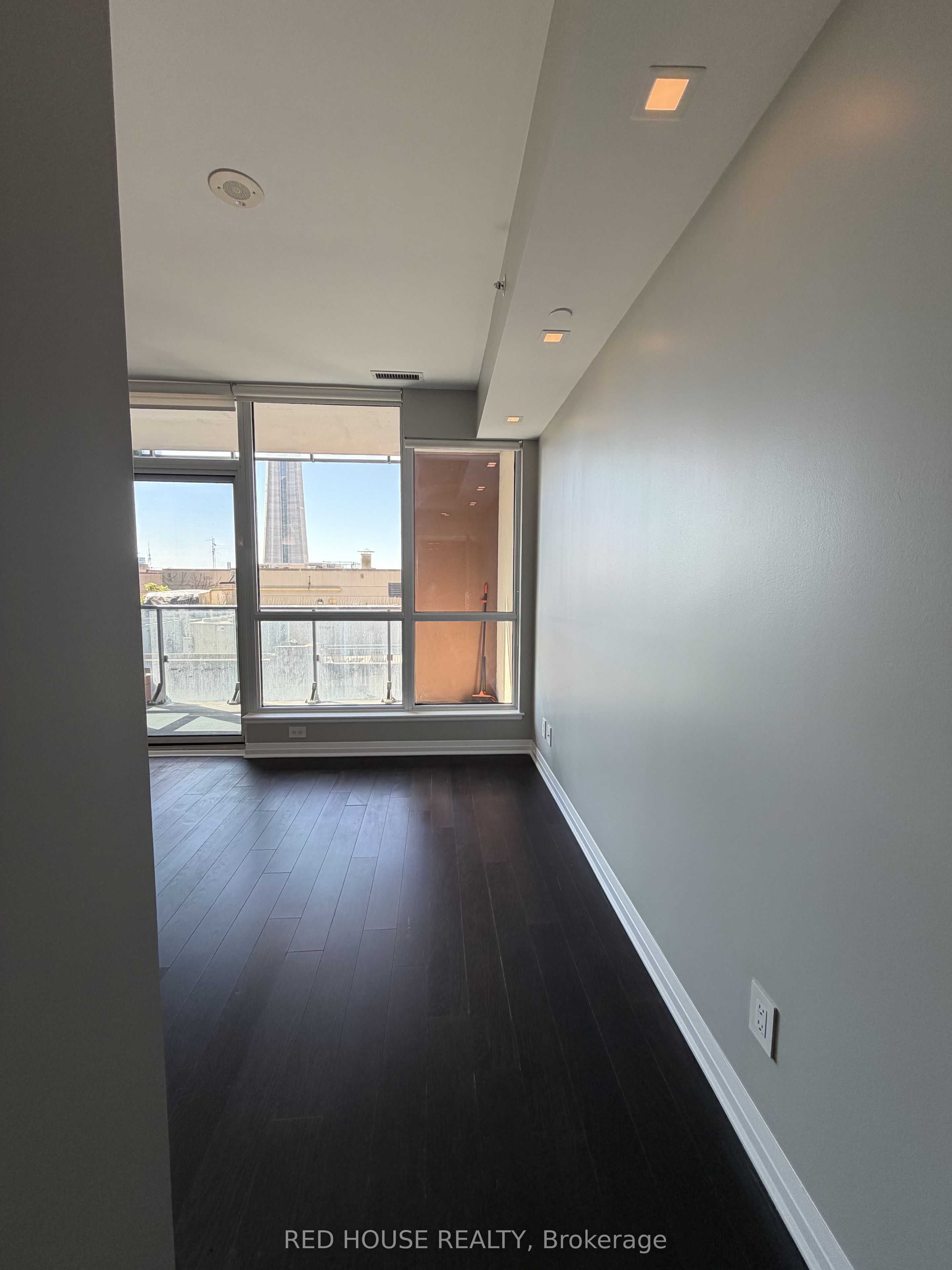 8 Mercer Street 2107, Toronto, ON M5V 0C4