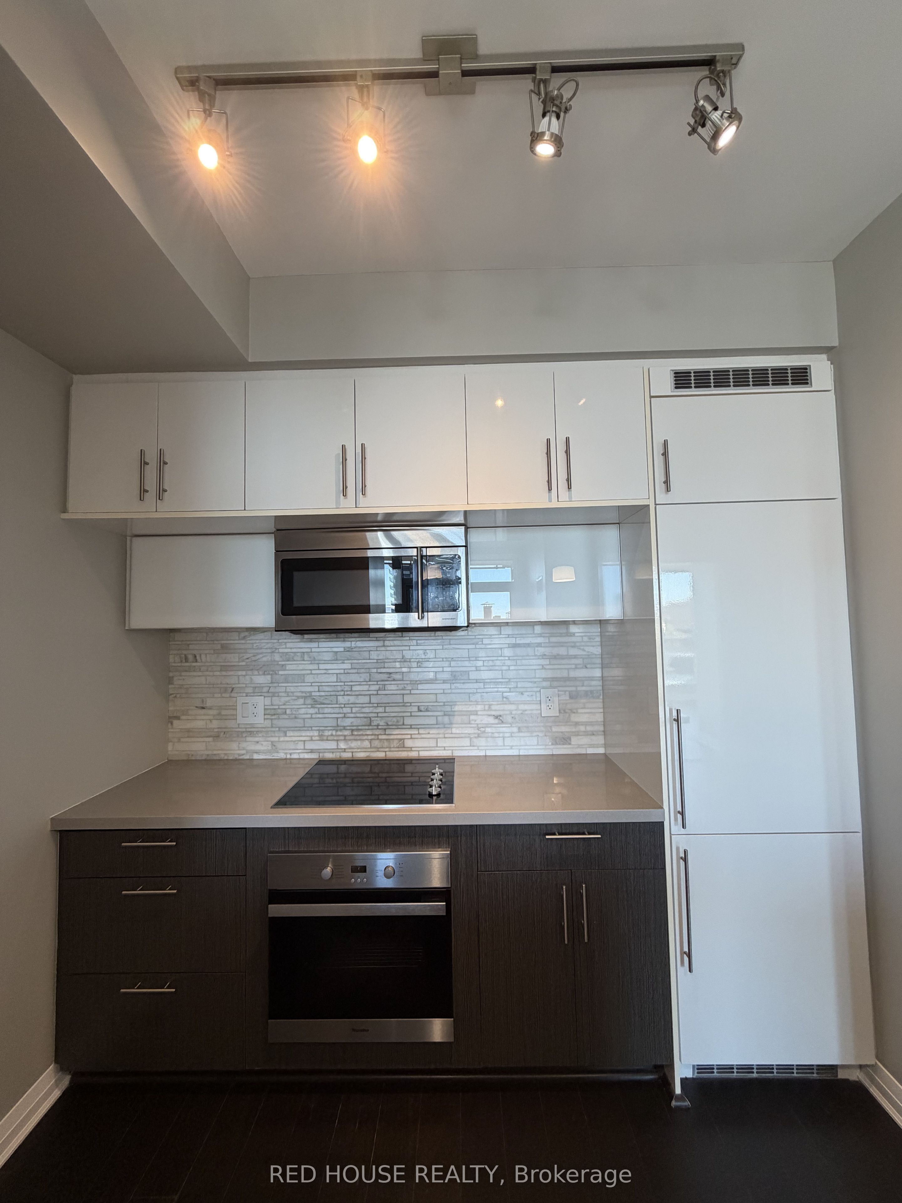 8 Mercer Street 2107, Toronto, ON M5V 0C4 photo 3