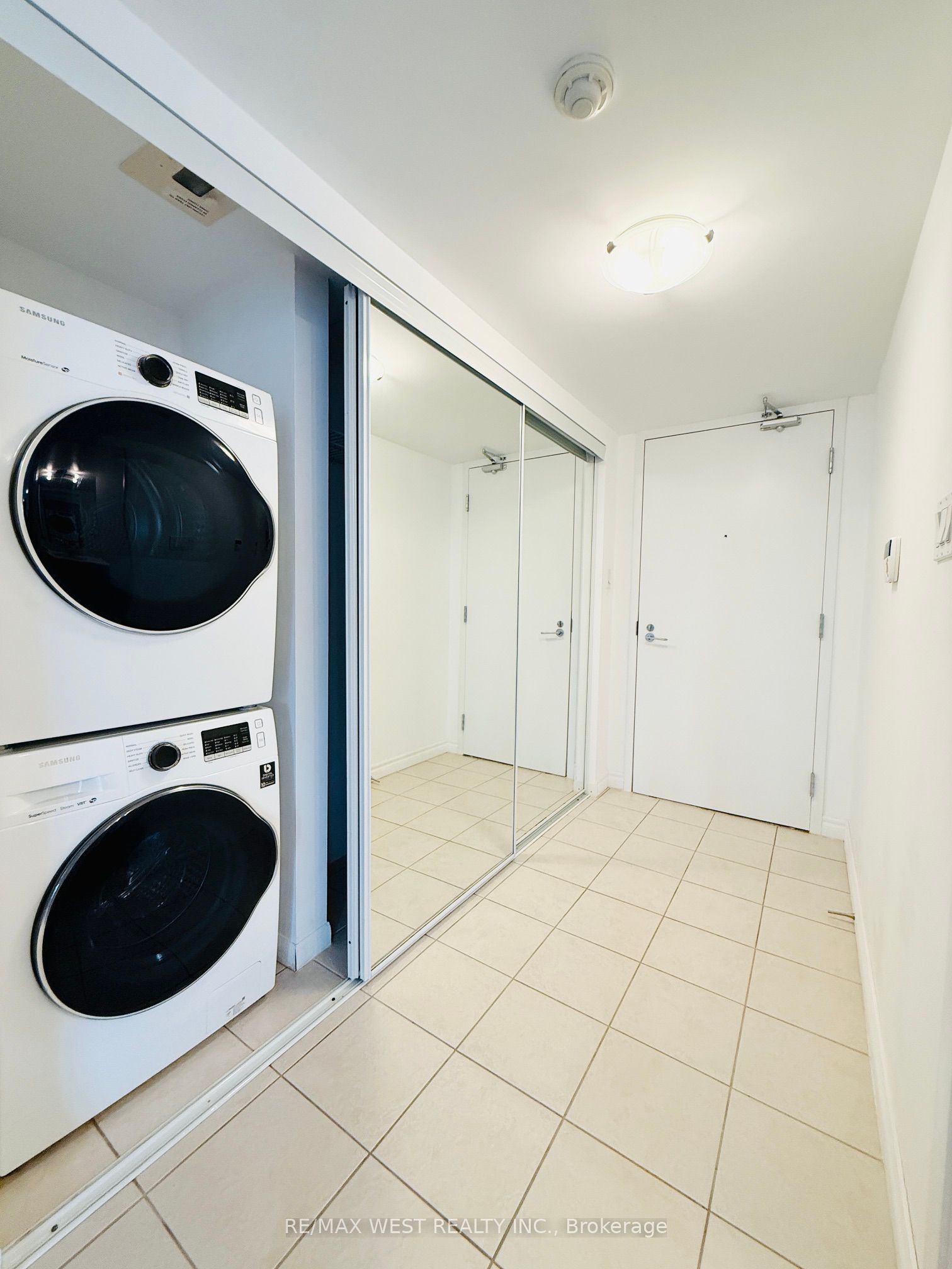 38 Grenville Street 1203, Toronto, ON M4Y 1A9 photo 4