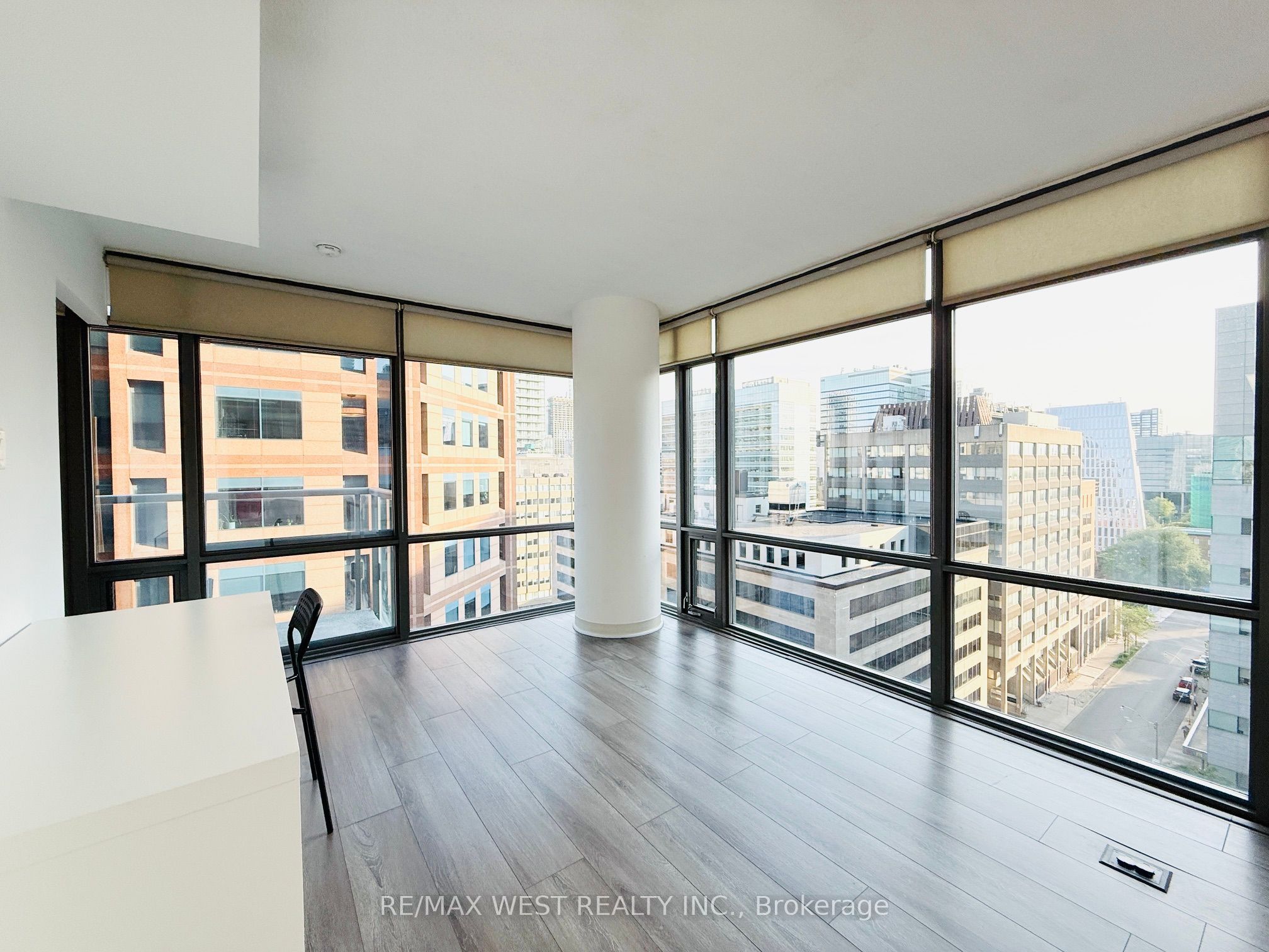 38 Grenville Street 1203, Toronto, ON M4Y 1A9 photo 5