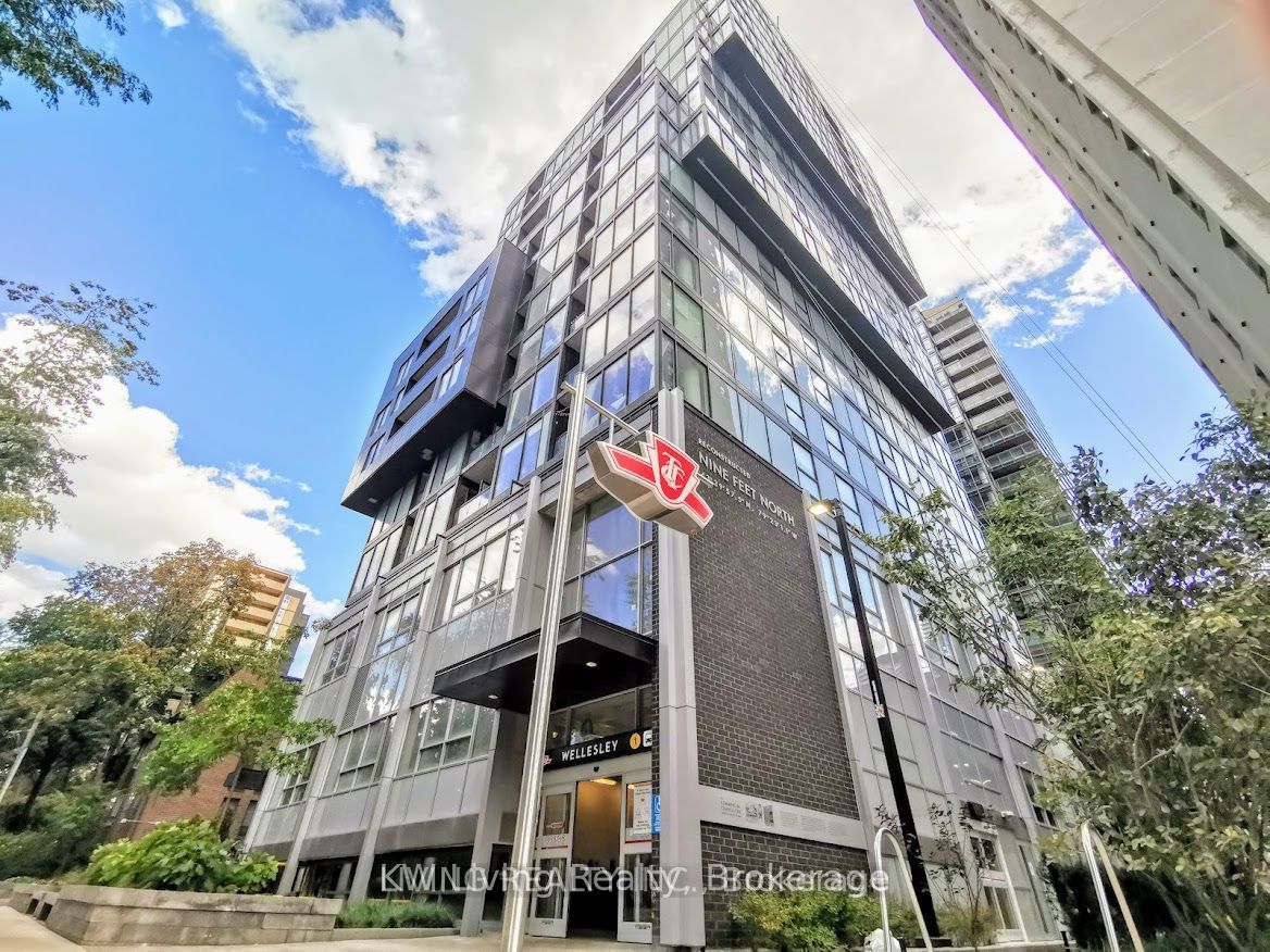 17 Dundonald Street 1006, Toronto, ON M4Y 0E4