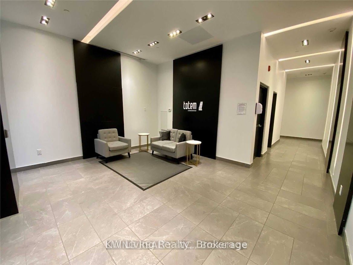 17 Dundonald Street 1006, Toronto, ON M4Y 0E4 photo 5