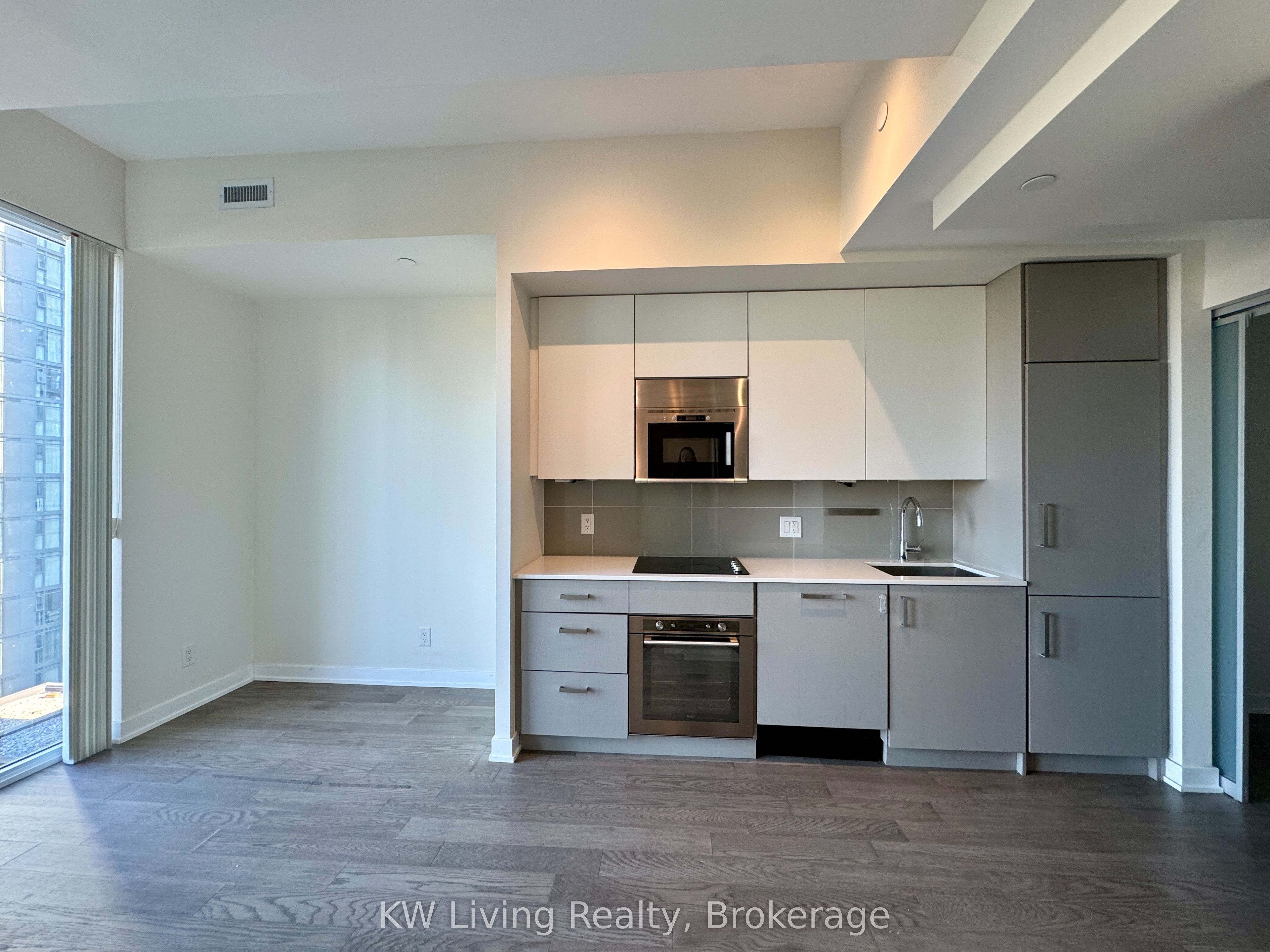 17 Dundonald Street 1006, Toronto, ON M4Y 1K3 photo 3