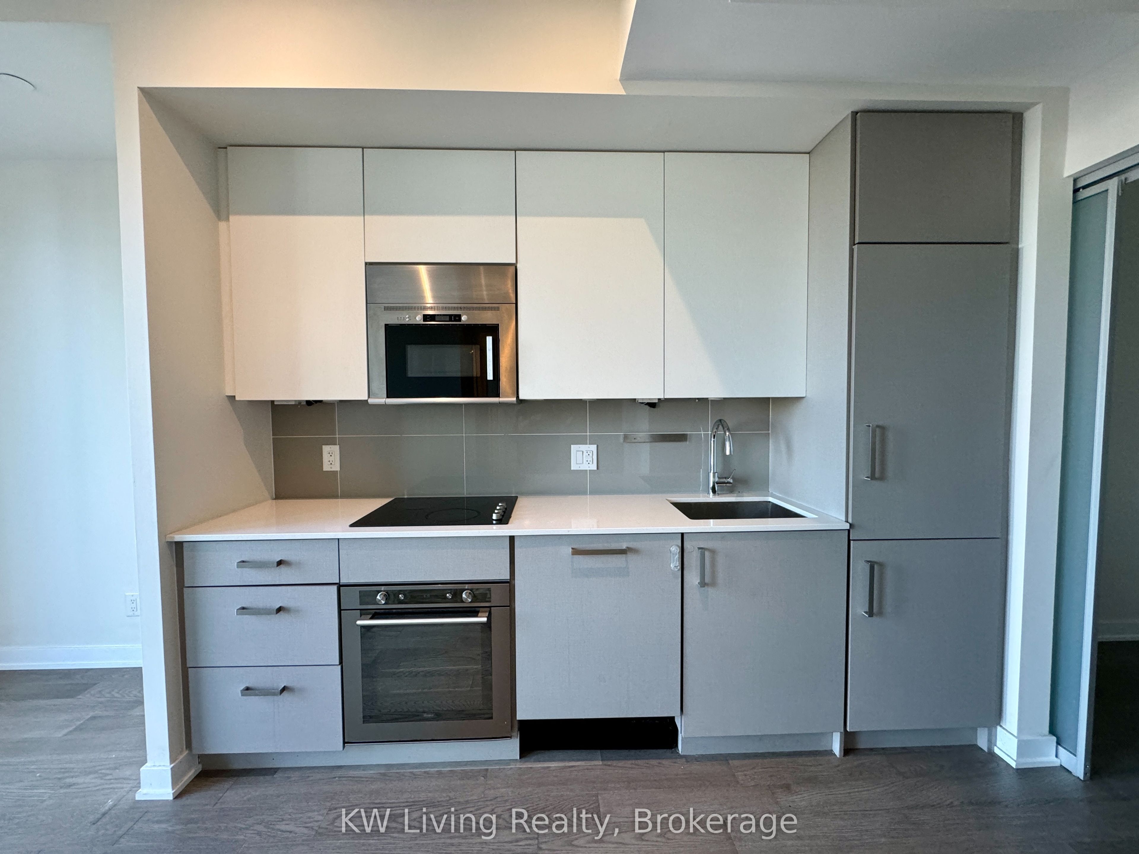 17 Dundonald Street 1006, Toronto, ON M4Y 1K3 photo 4