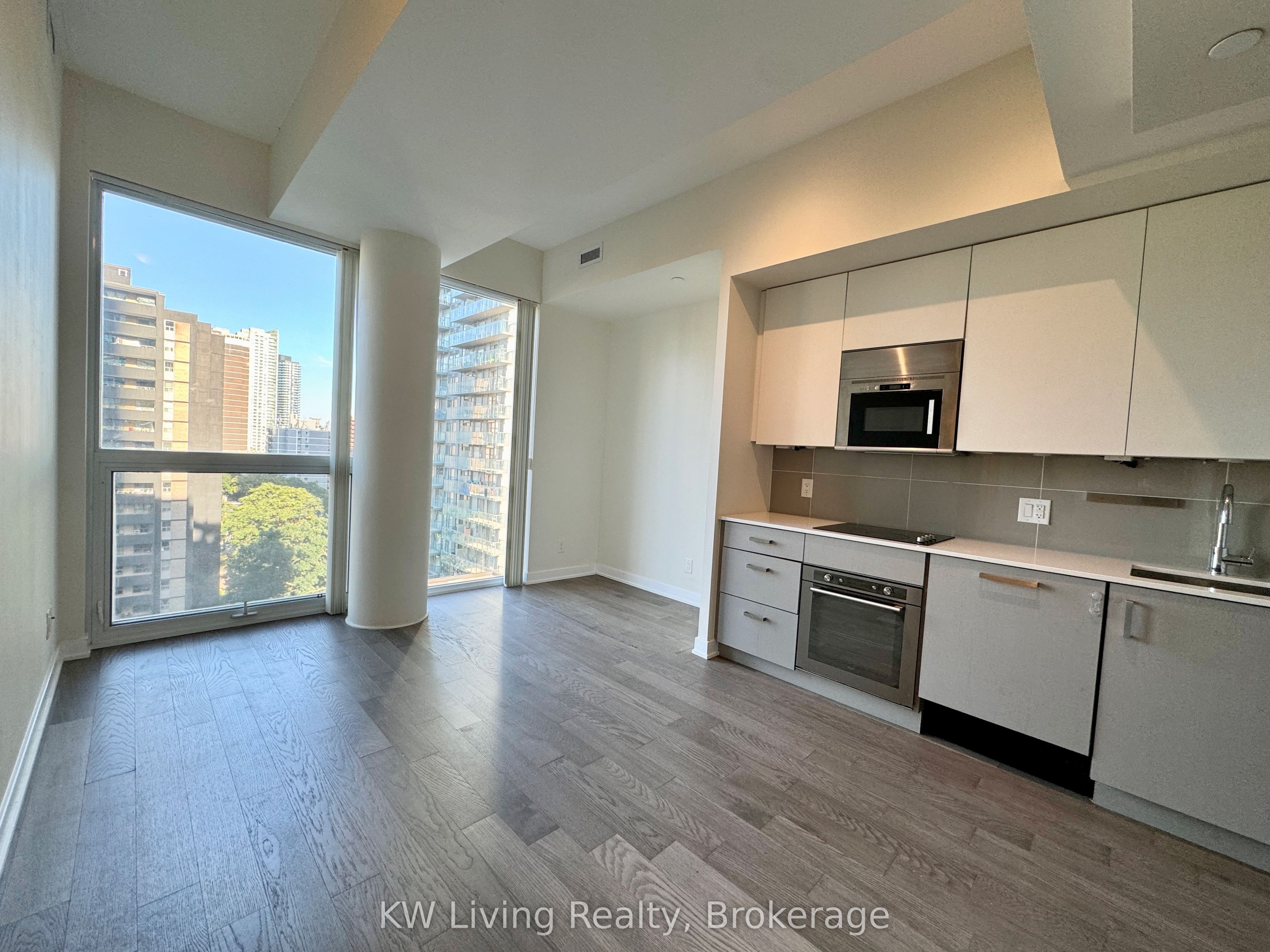 17 Dundonald Street 1006, Toronto, ON M4Y 1K3 photo 5