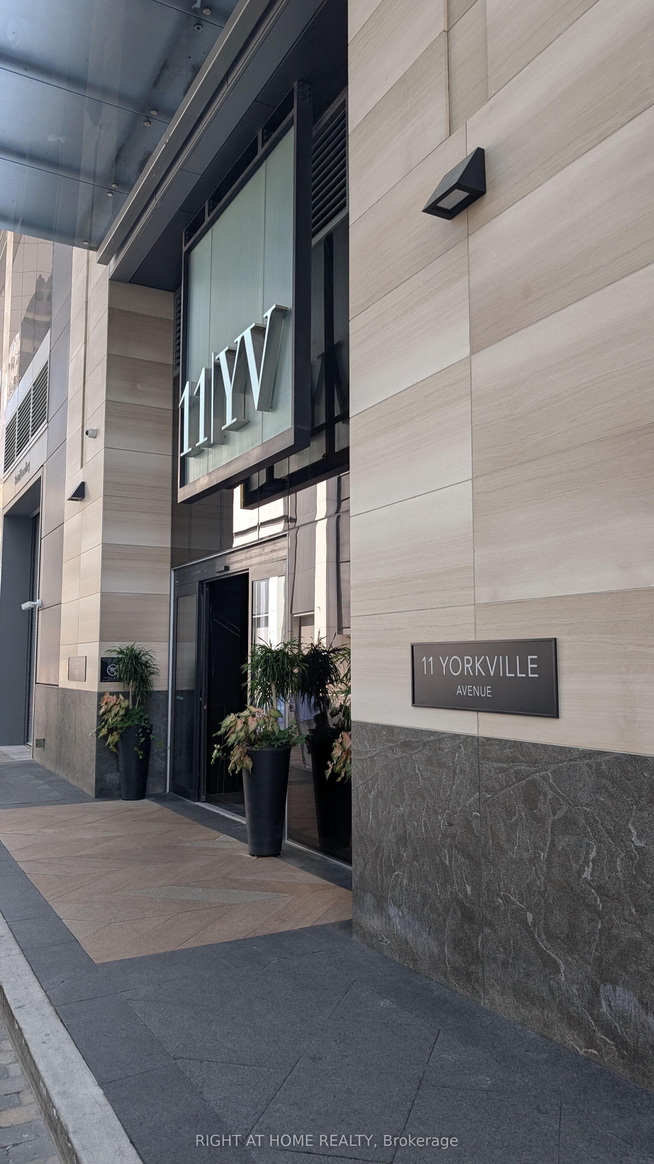 11 Yorkville Avenue 1108, Toronto, ON M4W 1L2 photo 2