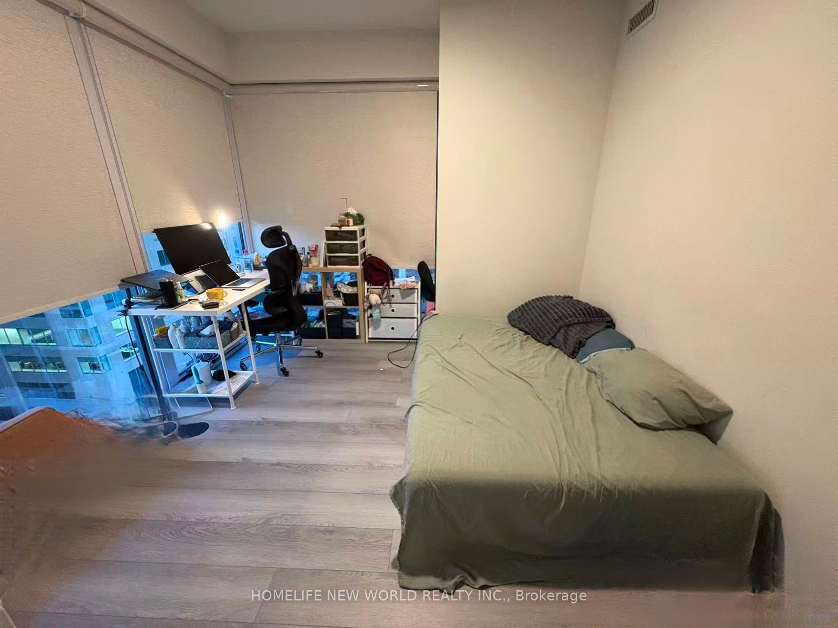 8 Cumberland Street 2406, Toronto, ON M4W 0B6 photo 5