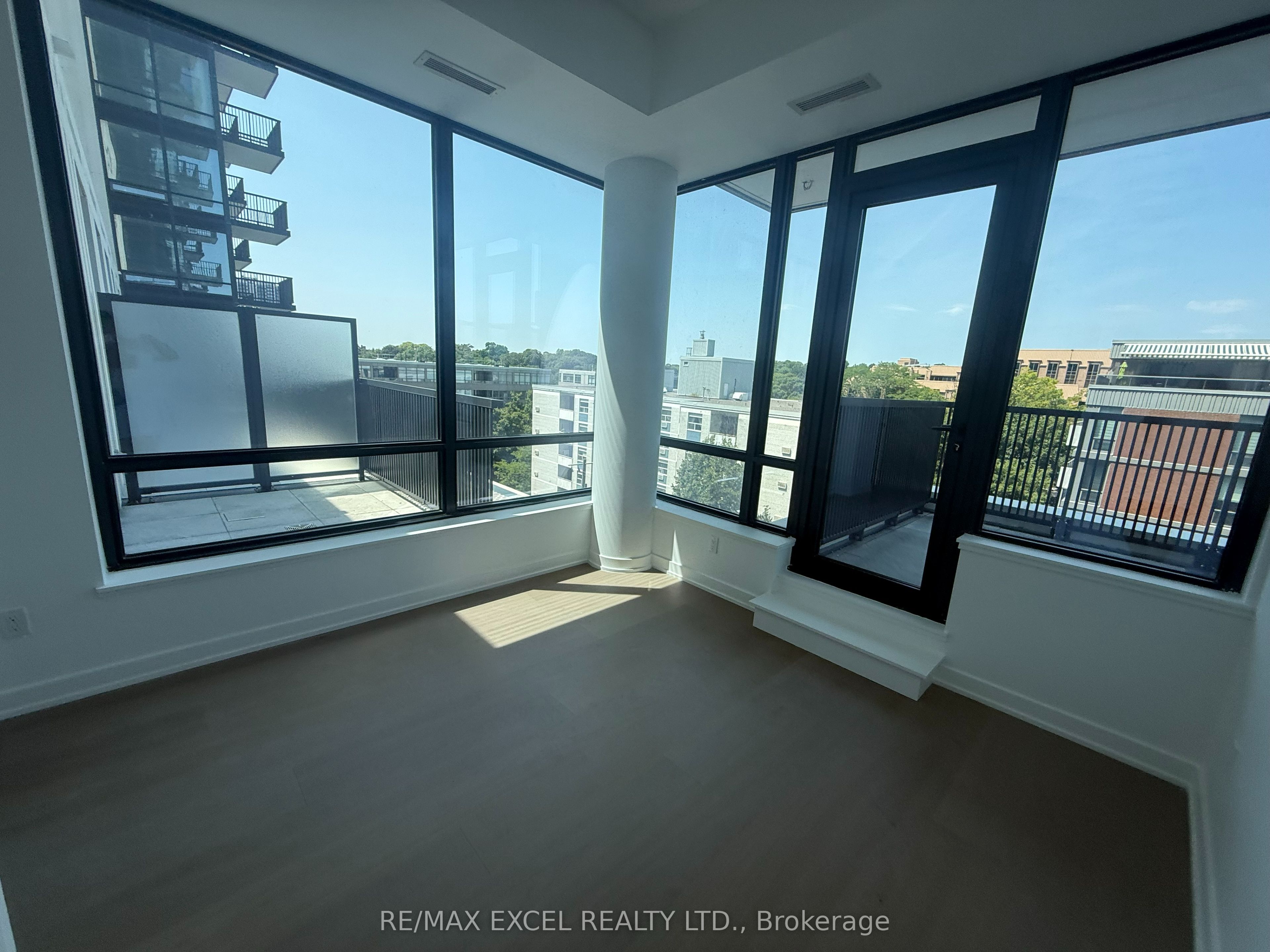 89 Montclair Avenue 817, Toronto, ON M5P 0B1 photo 3