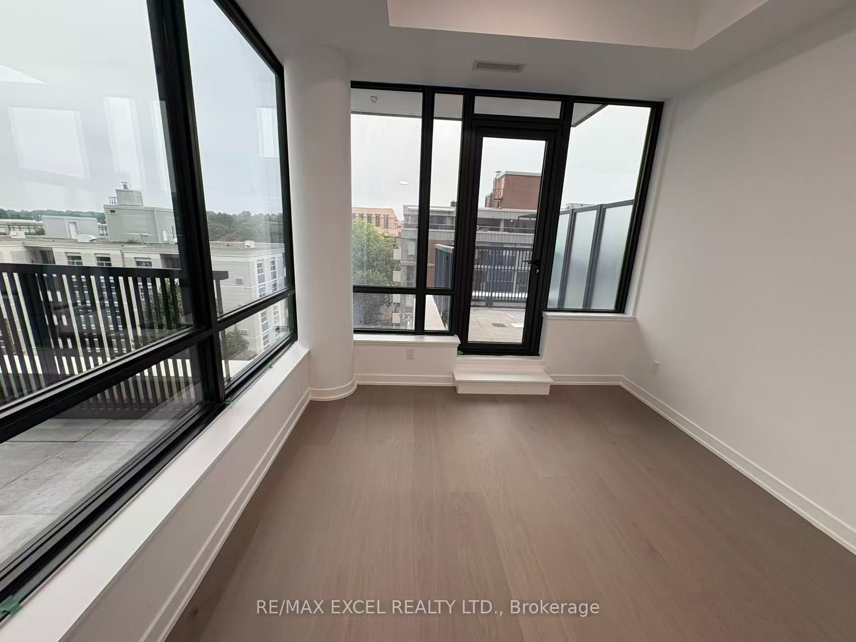 89 Montclair Avenue 817, Toronto, ON M5P 0B1 photo 4