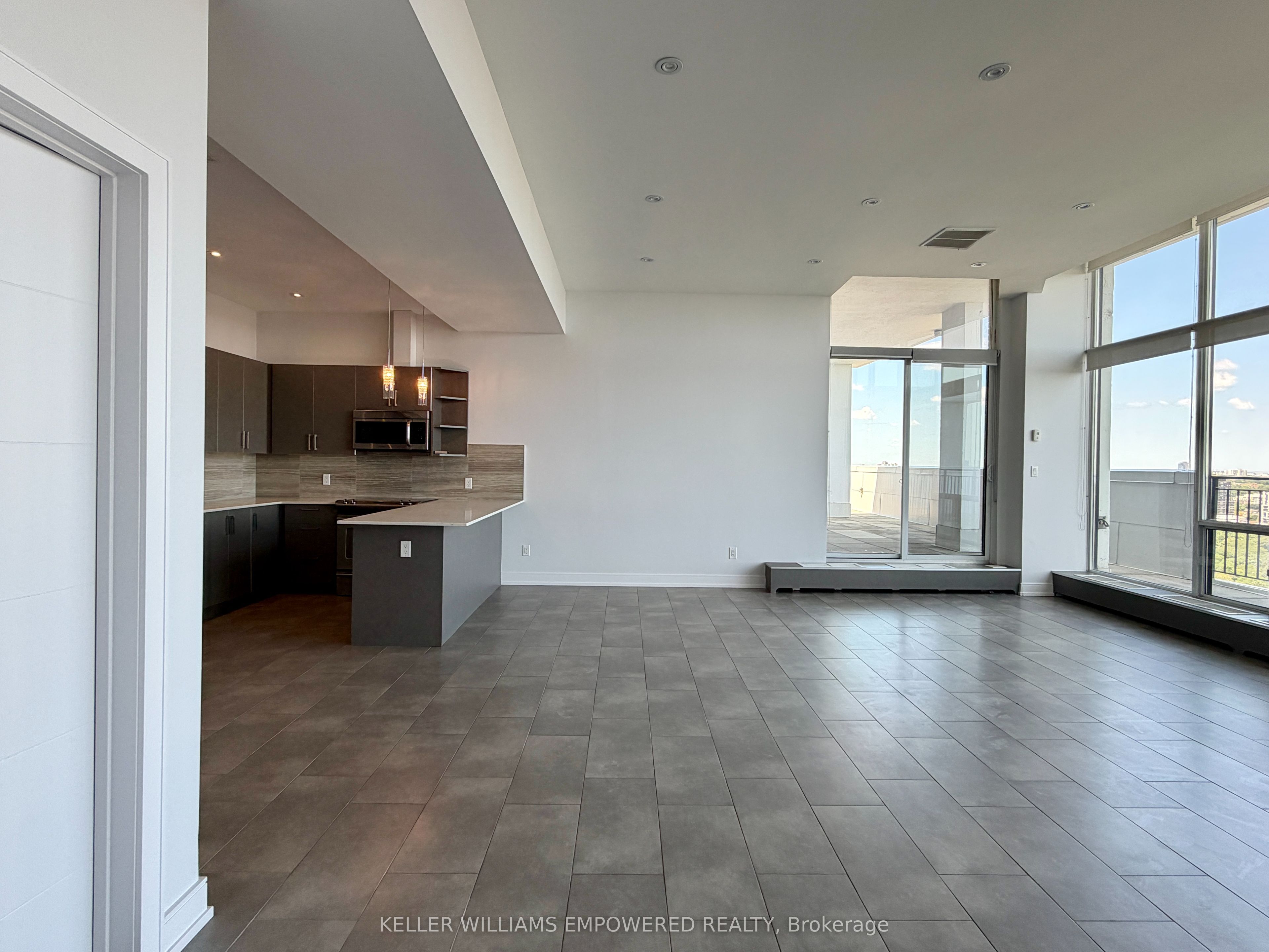 225 Davisville Avenue PH1, Toronto, ON M4S 1G9 photo 2