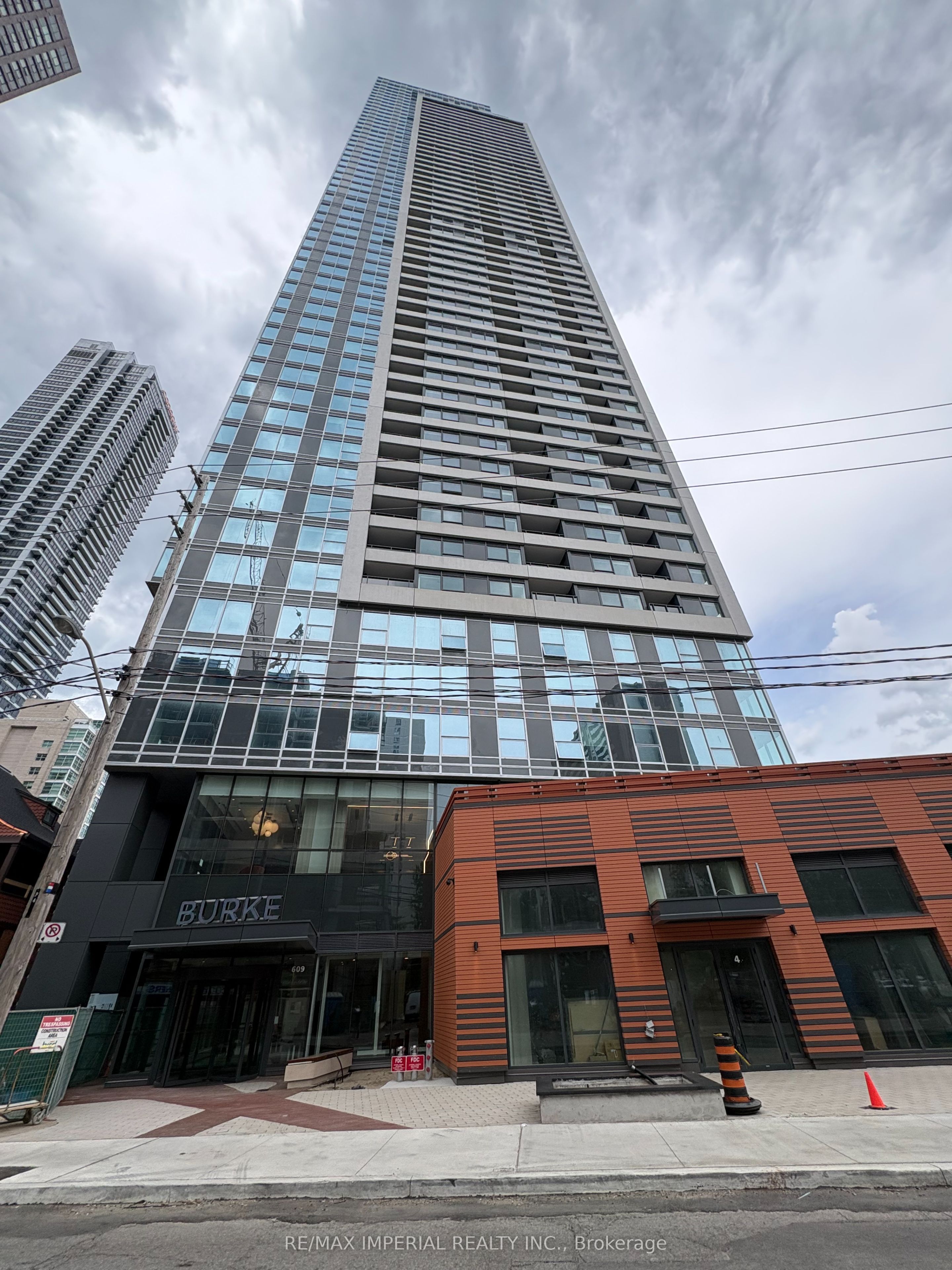 609 SHERBOURNE Street 4210, Toronto, ON M4X 0A4 photo 2