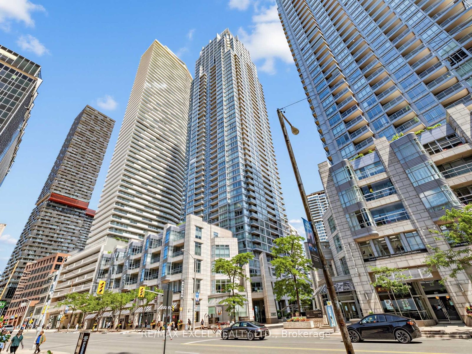 2191 Yonge Street 1805, Toronto, ON M4S 3H8 photo 2