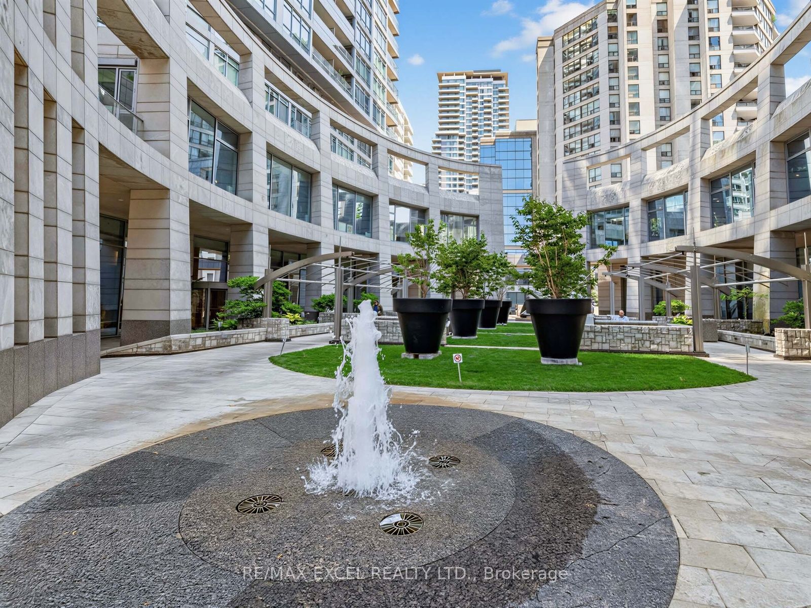 2191 Yonge Street 1805, Toronto, ON M4S 3H8 photo 4