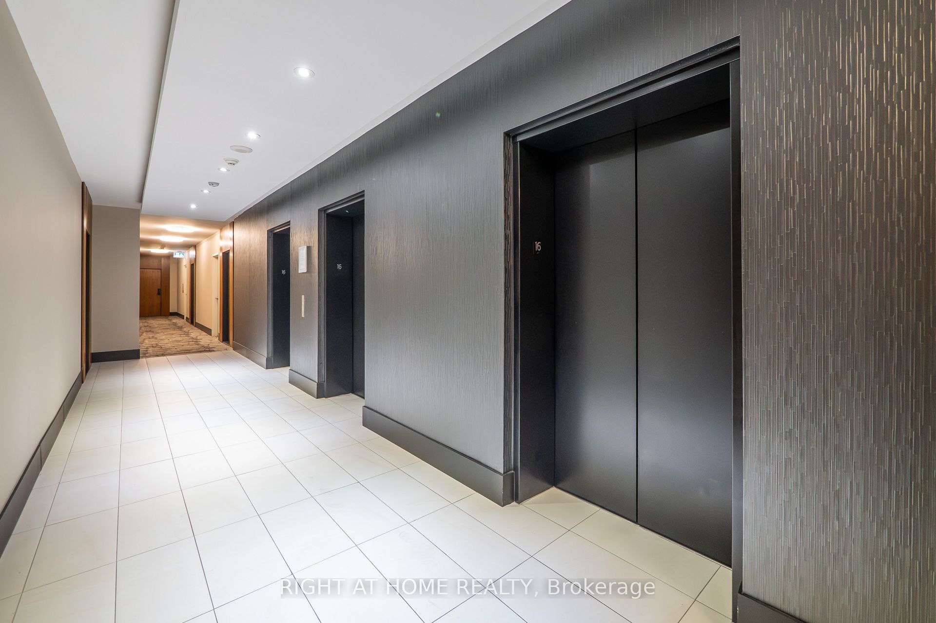 1 Market Street 1604, Toronto, ON M5E 0A2 photo 4