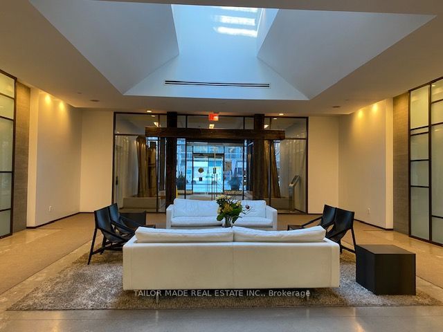 1030 King Street W 209, Toronto, ON M6K 0B4 photo 2