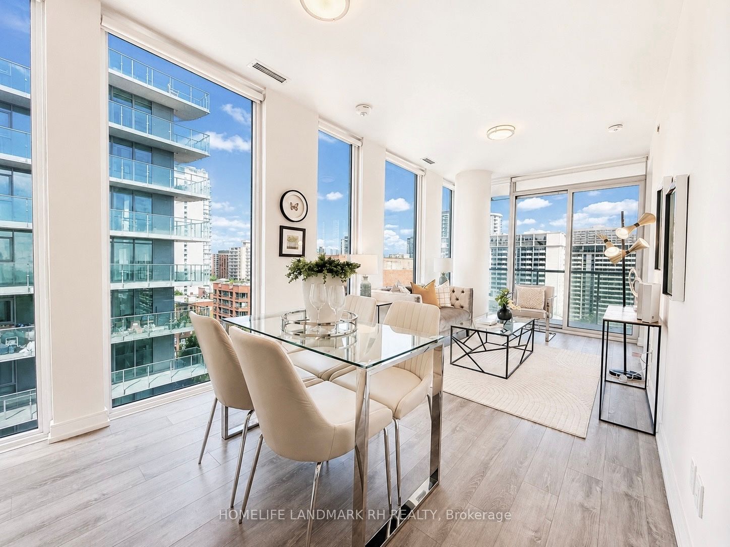 28 Wellesley Street E 1004, Toronto, ON M4Y 0C4 photo 3