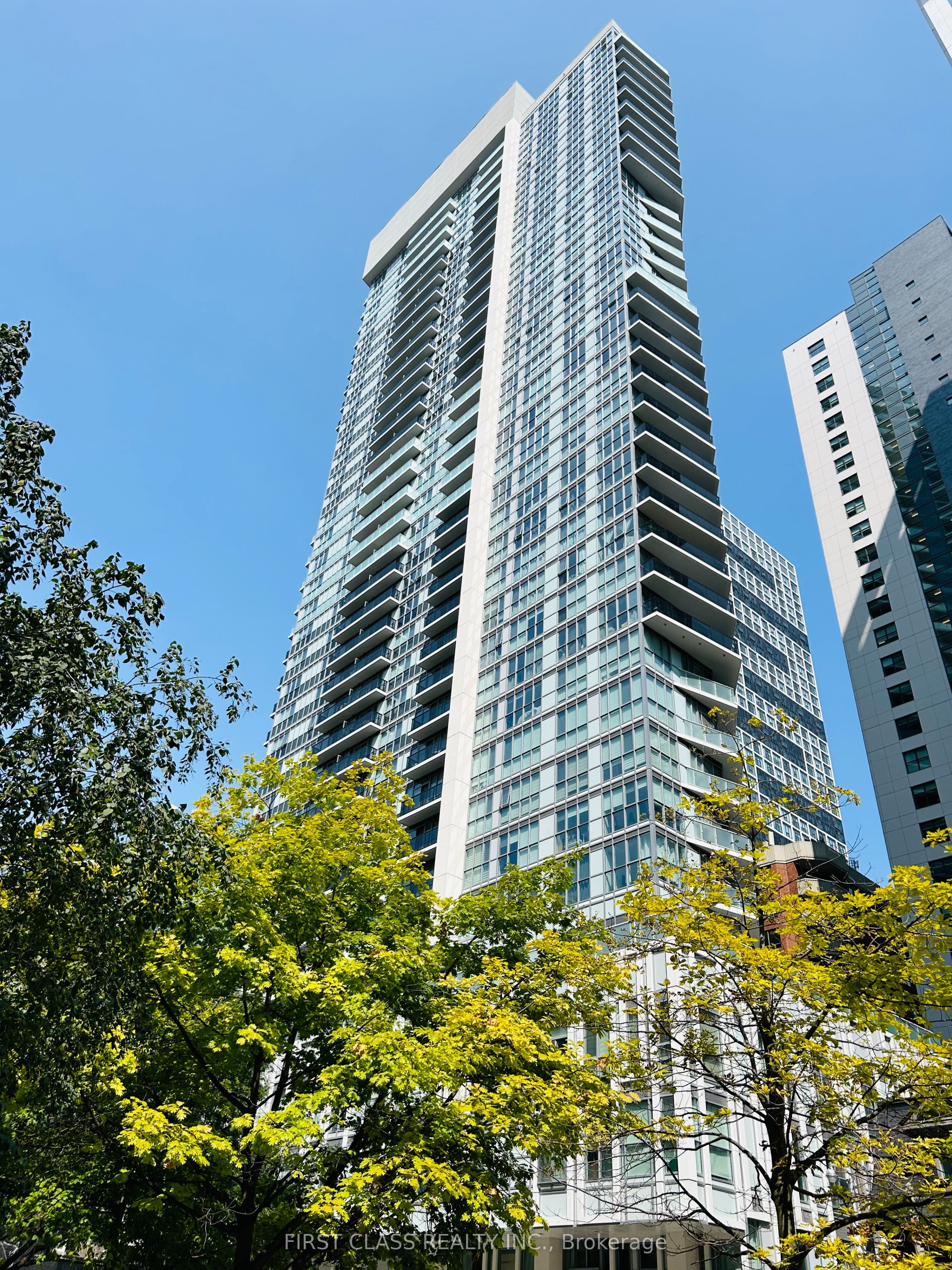 77 Mutual Street 1806, Toronto, ON M5B 2A9