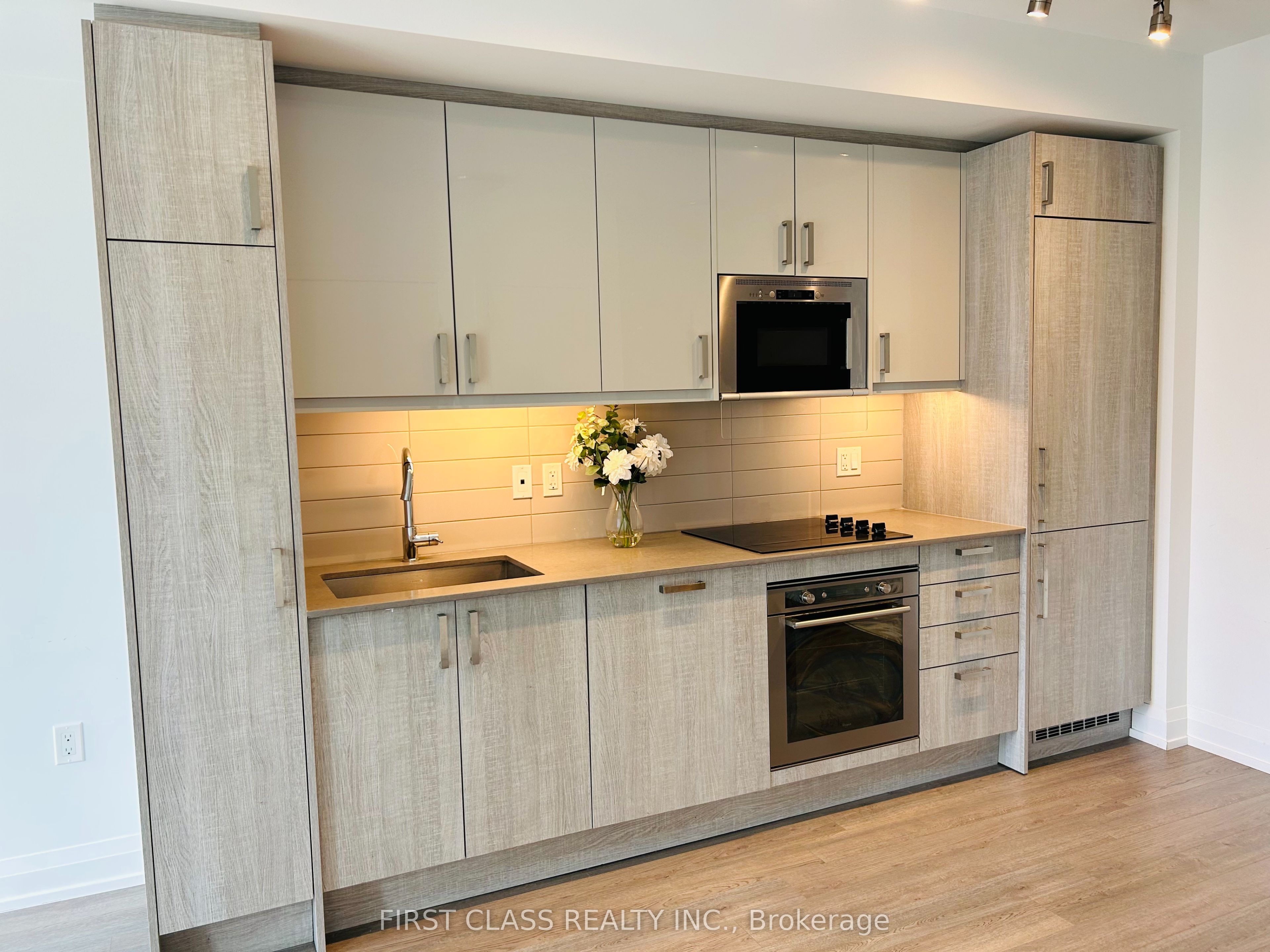 77 Mutual Street 1806, Toronto, ON M5B 2A9 photo 4