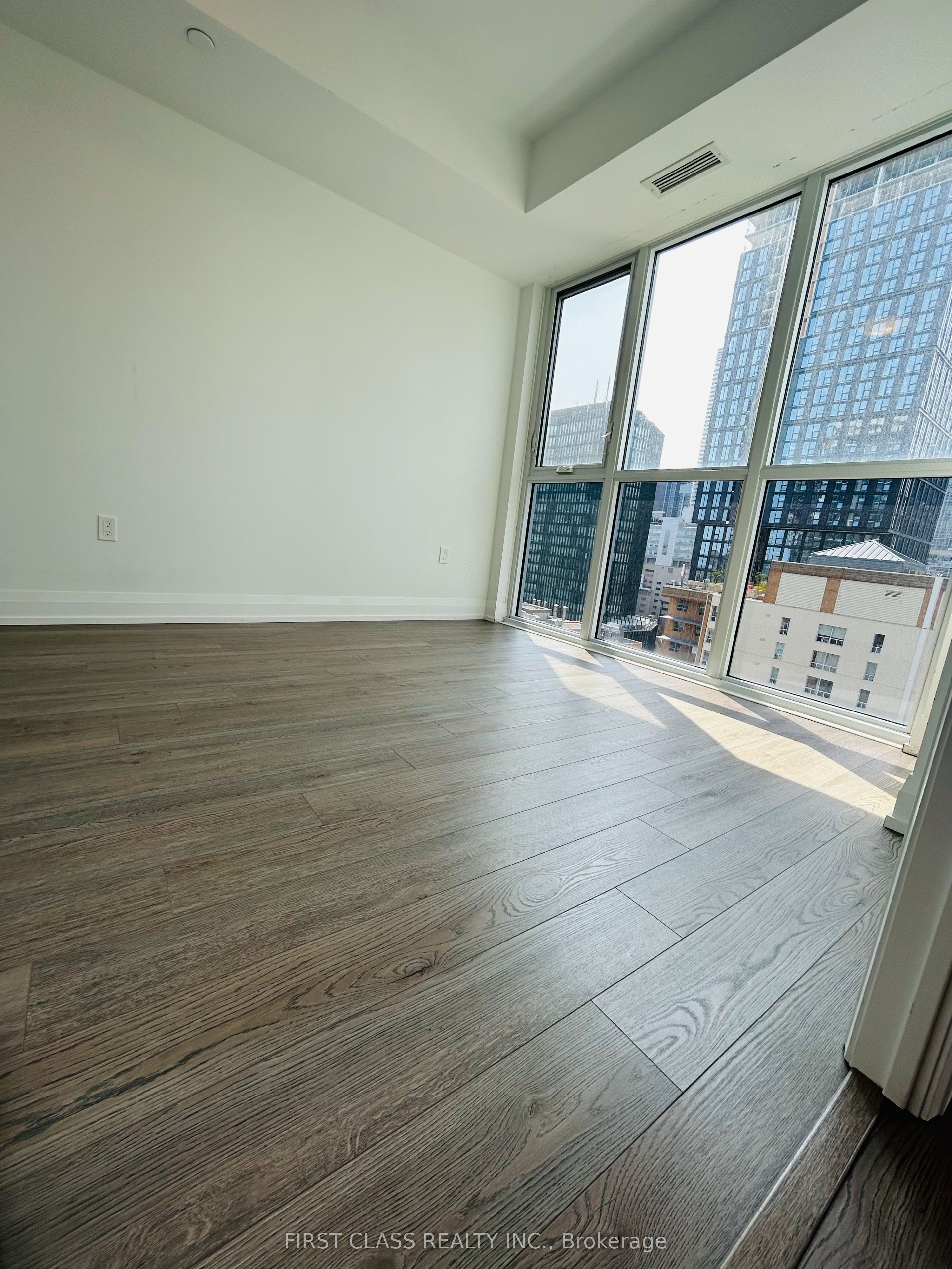 77 Mutual Street 1806, Toronto, ON M5B 2A9 photo 5