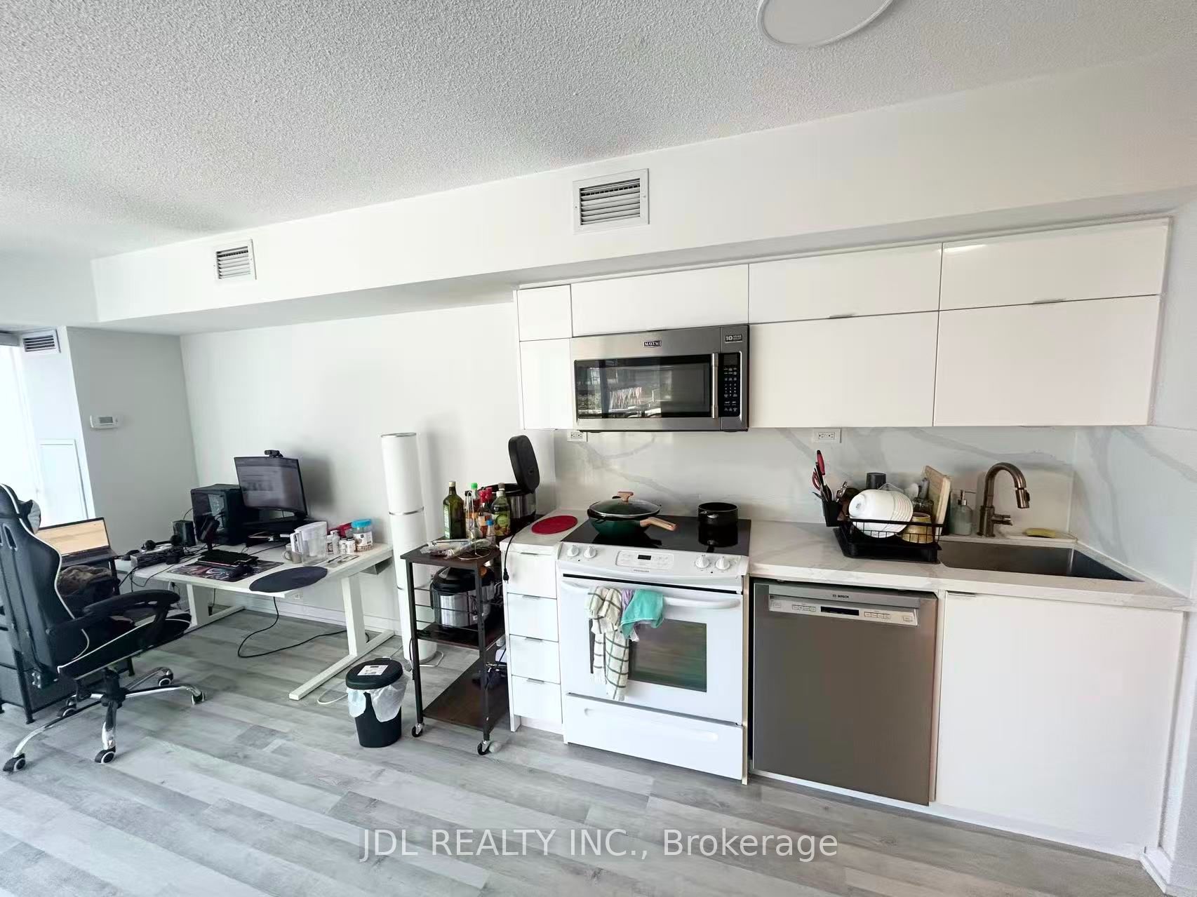 21 Iceboat Terrace 329, Toronto, ON M5V 4A9 photo 5