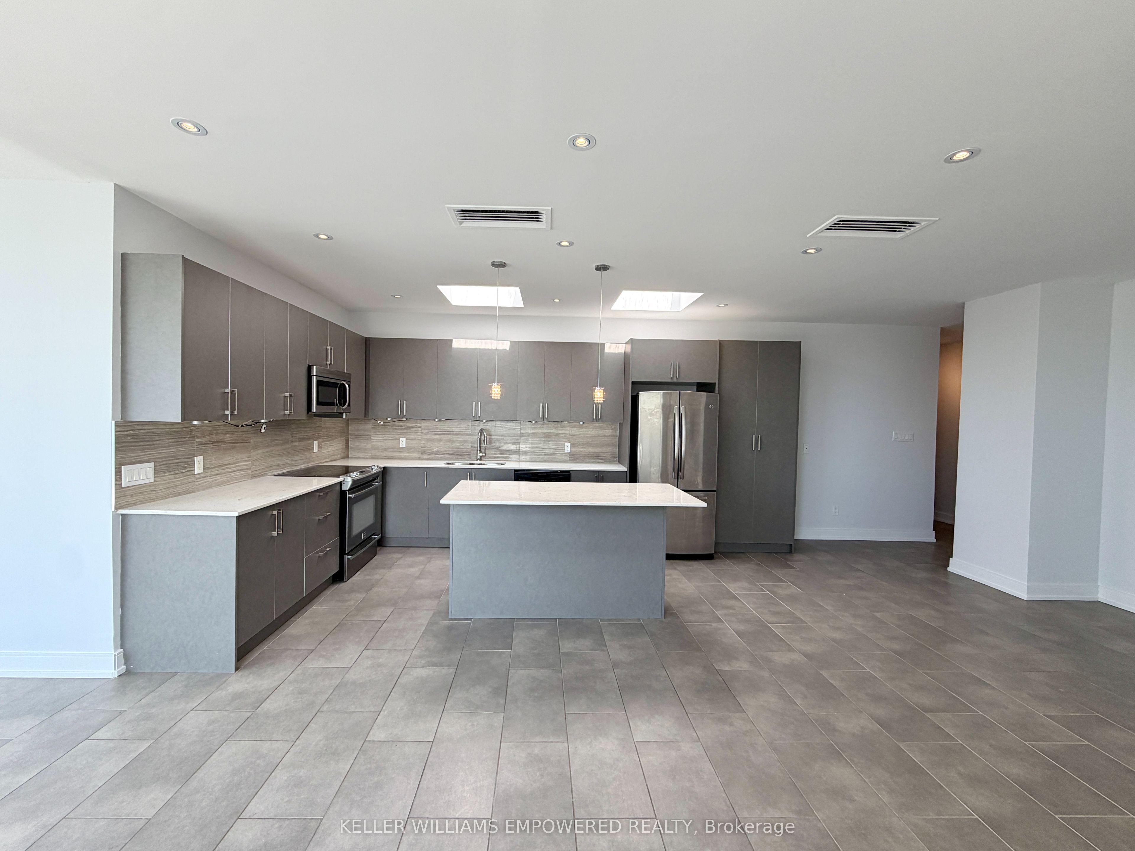 225 Davisville Avenue PH2, Toronto, ON M4S 1G9 photo 2