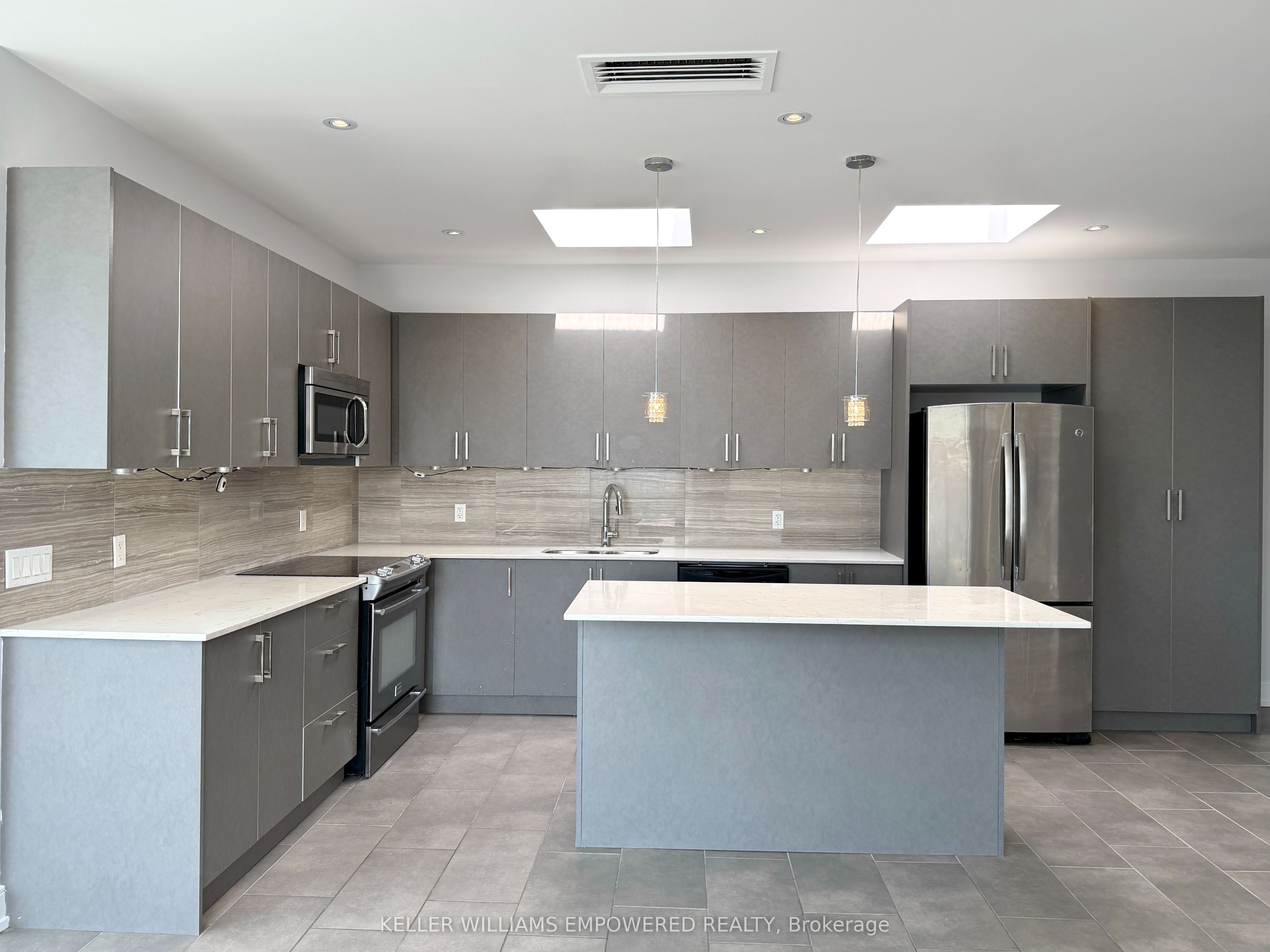 225 Davisville Avenue PH2, Toronto, ON M4S 1G9 photo 3