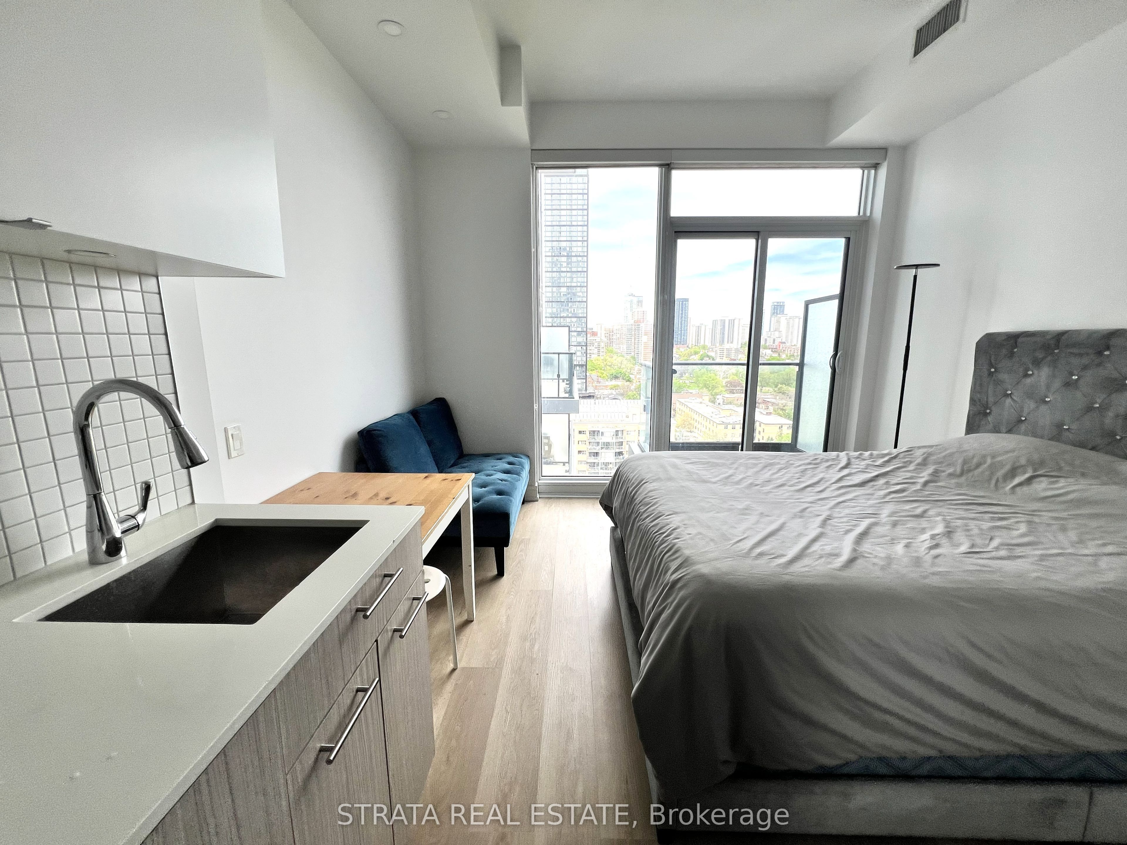 251 Jarvis Street 1901, Toronto, ON M5B 0C3 photo 3