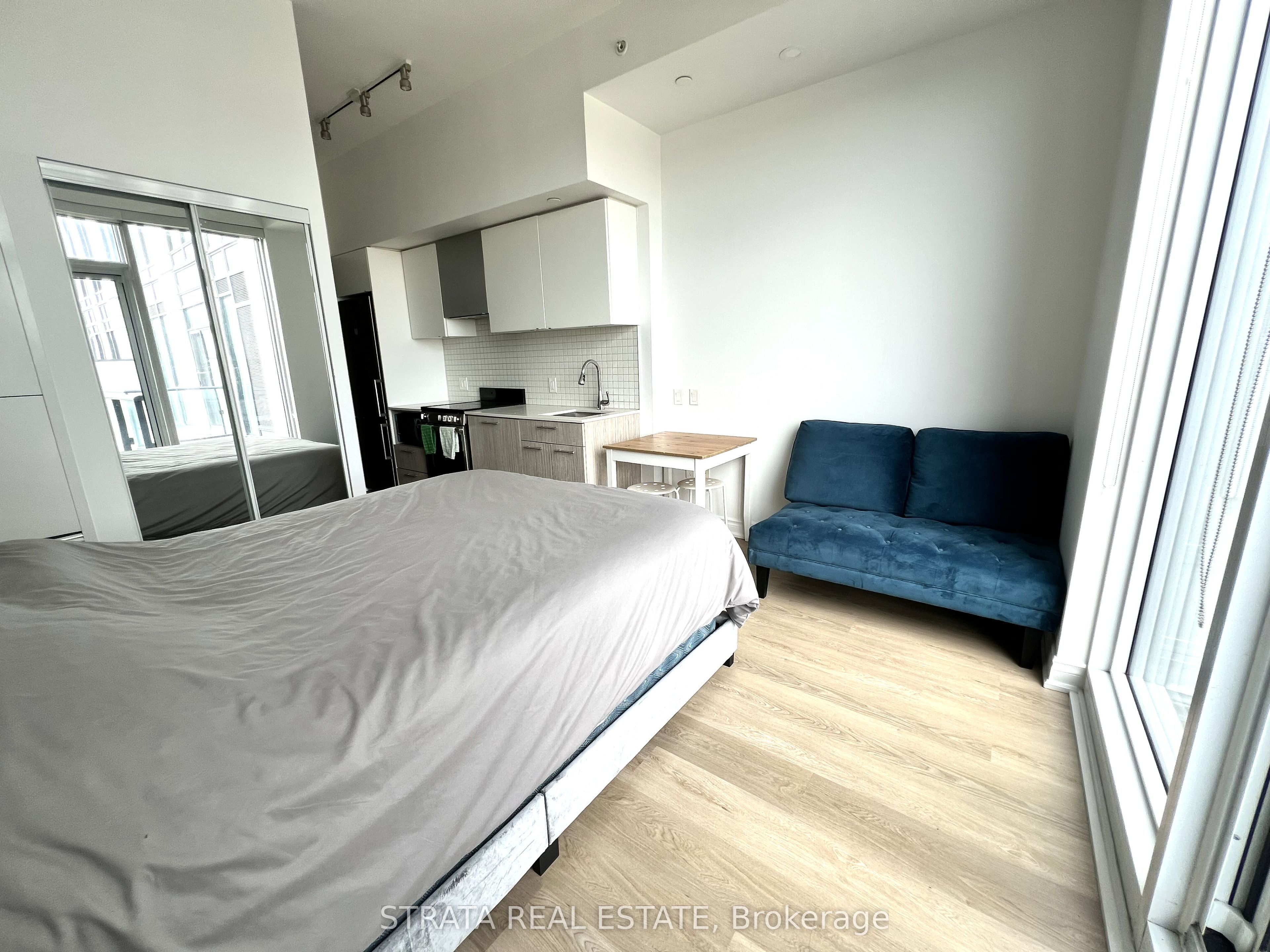 251 Jarvis Street 1901, Toronto, ON M5B 0C3 photo 5