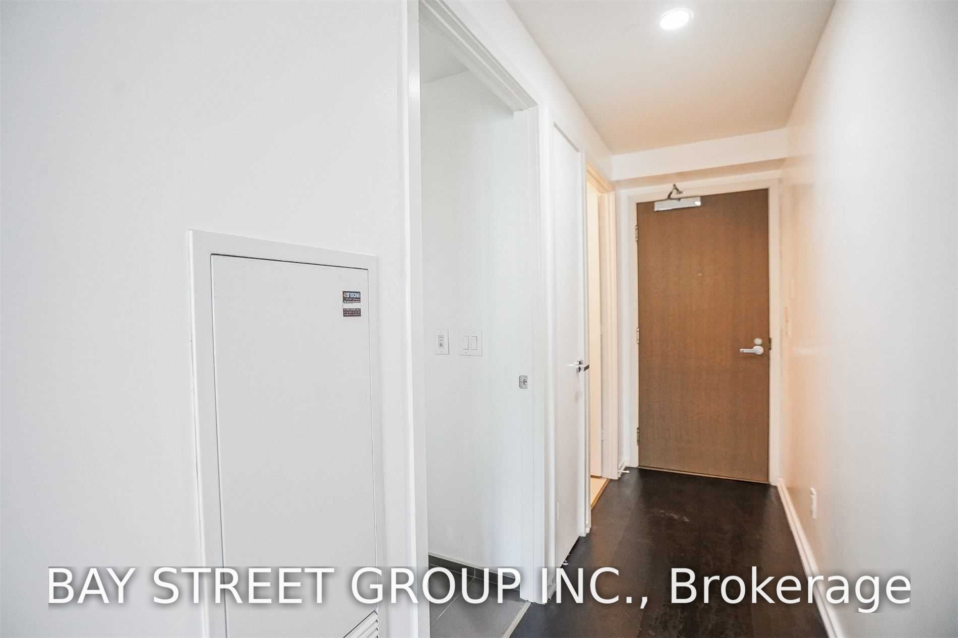 1 Bloor Street E 505, Toronto, ON M4W 0A8 photo 2