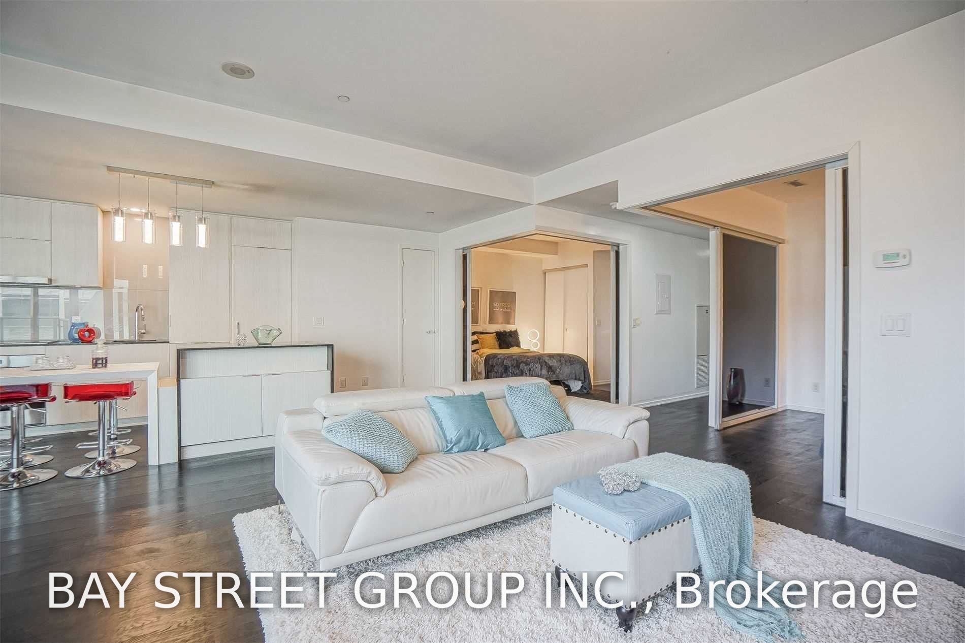 1 Bloor Street E 505, Toronto, ON M4W 0A8 photo 3