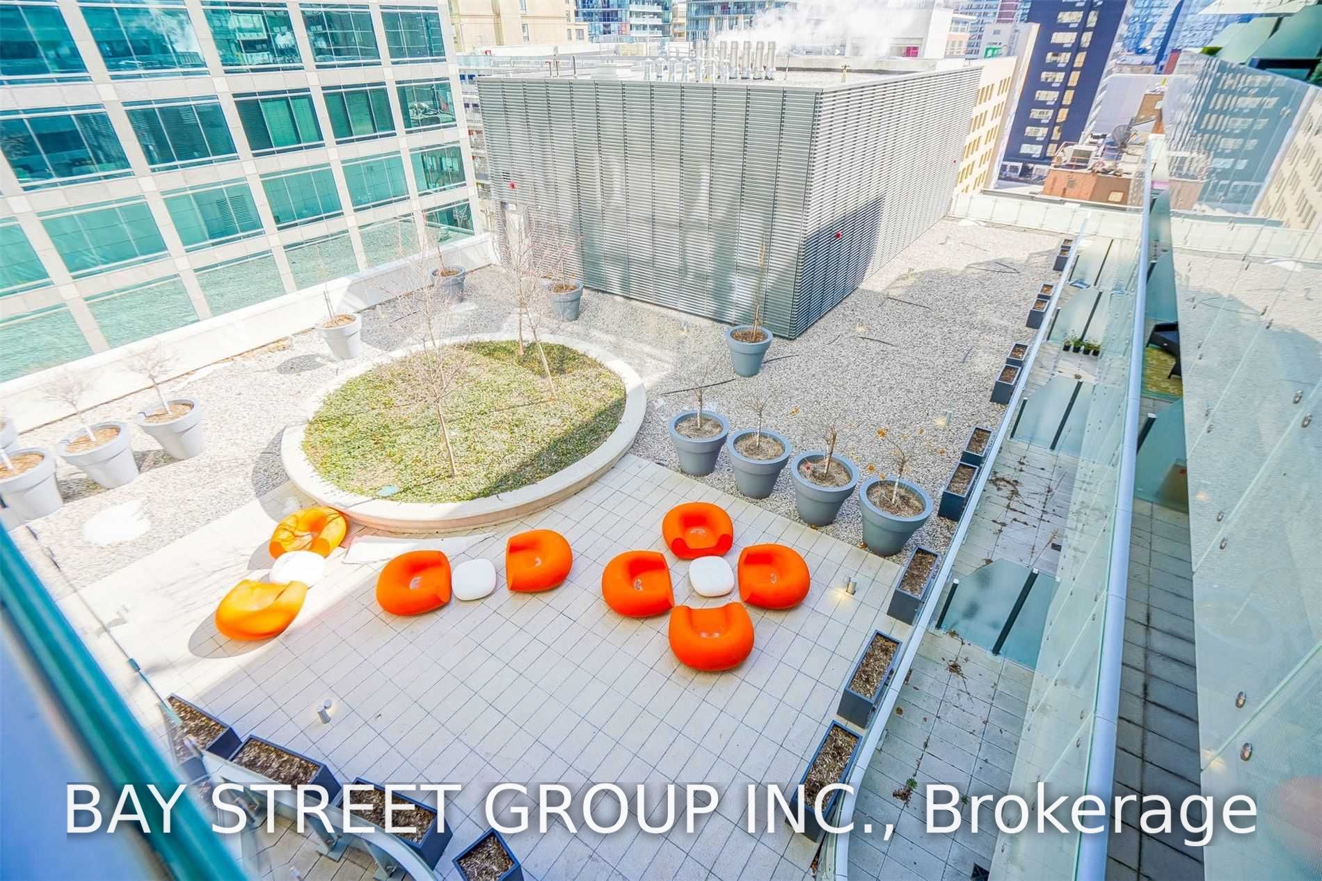 1 Bloor Street E 505, Toronto, ON M4W 0A8 photo 5