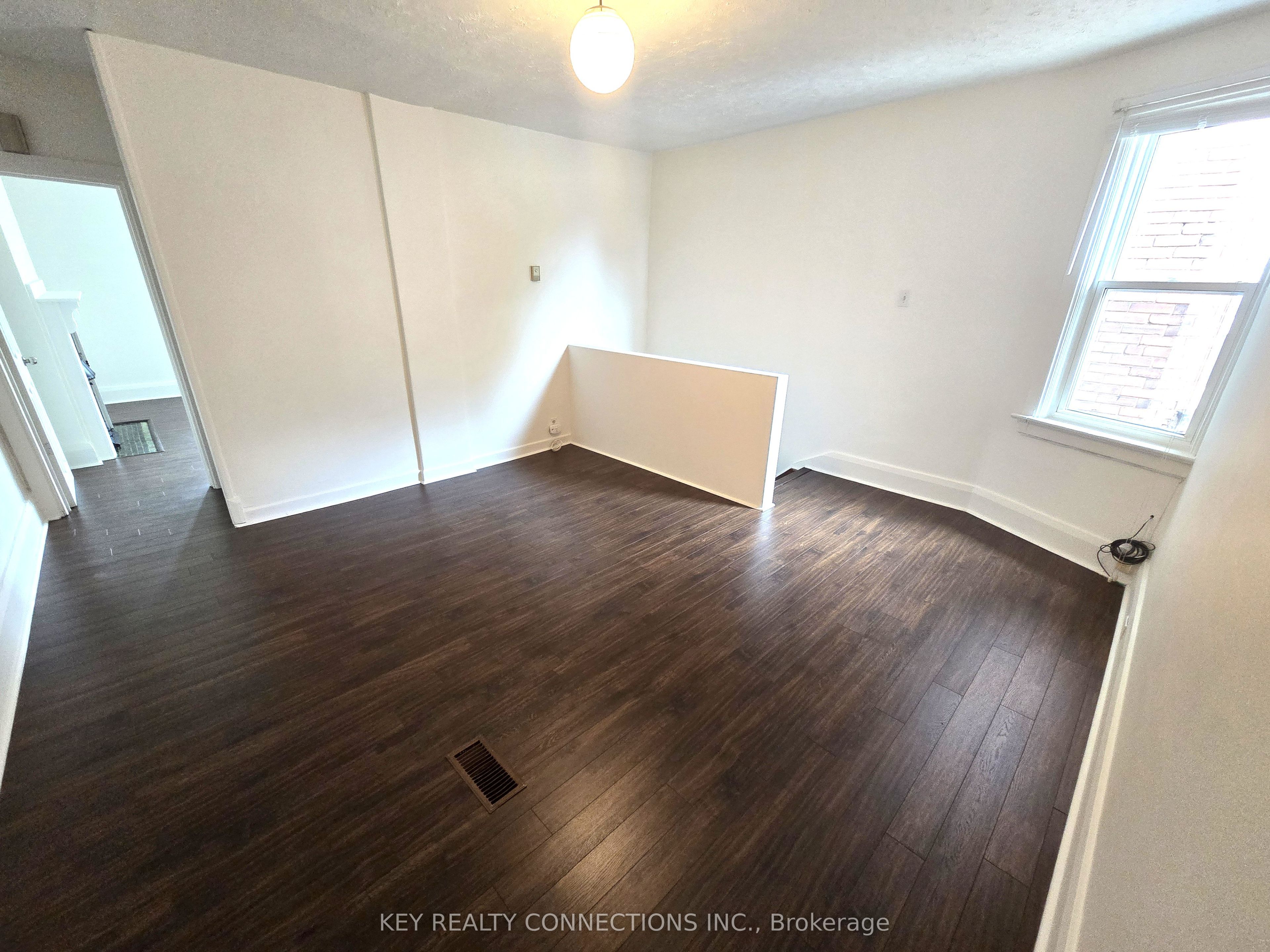 849 Bloor Street W, Toronto, ON M6G 1M3 photo 3