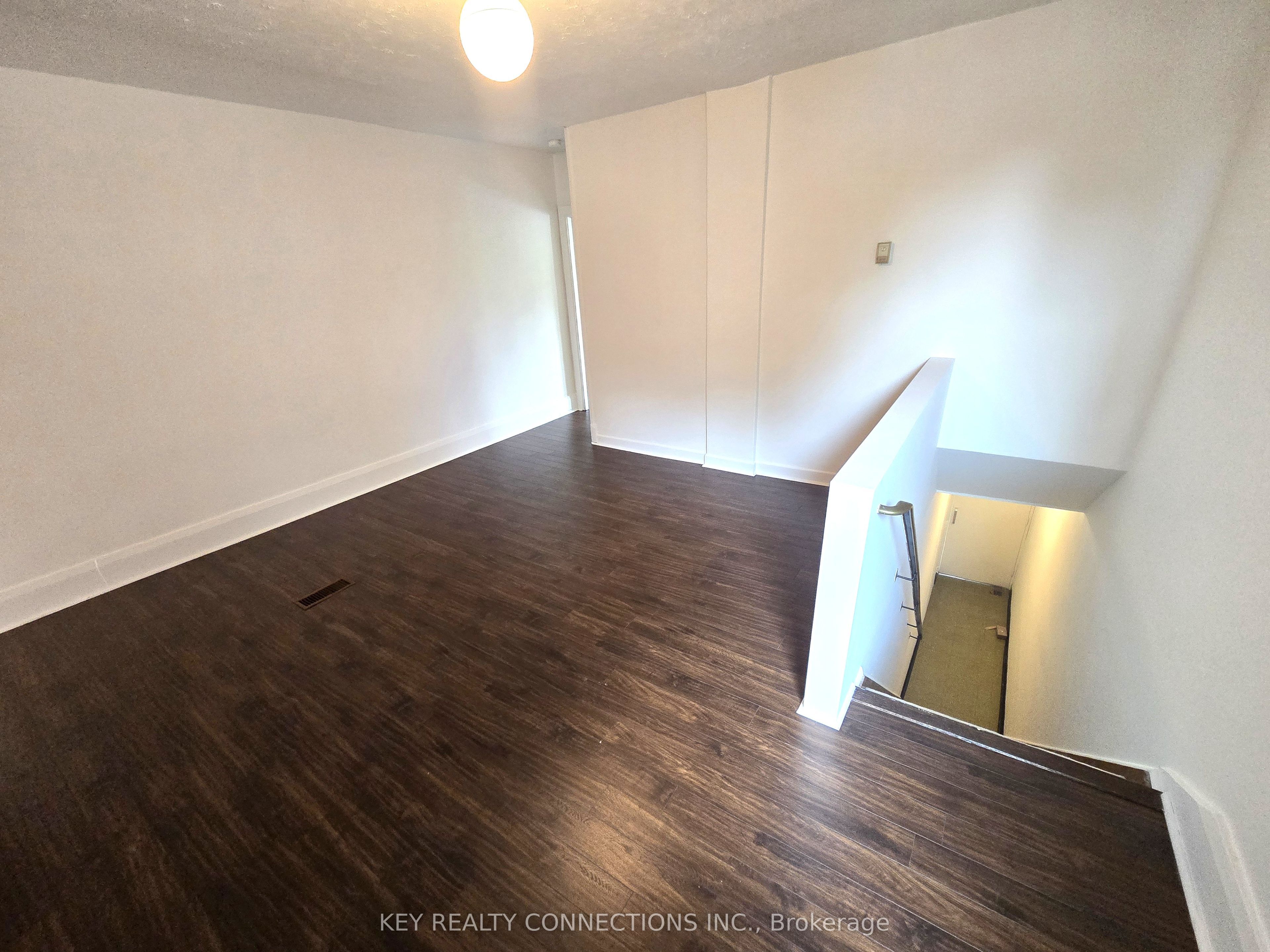 849 Bloor Street W, Toronto, ON M6G 1M3 photo 4