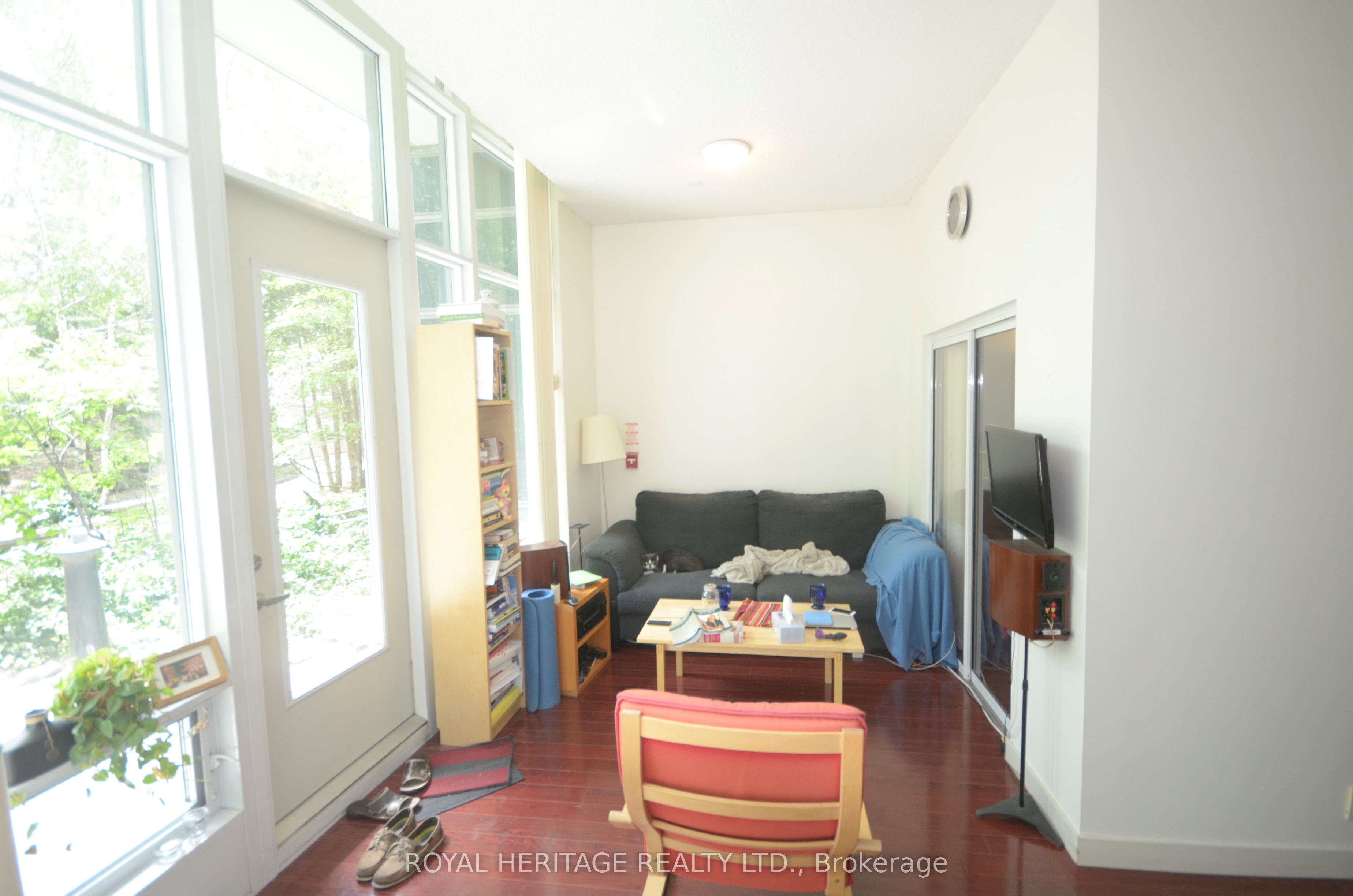 373 Front Street W 102, Toronto, ON M5V 3R7