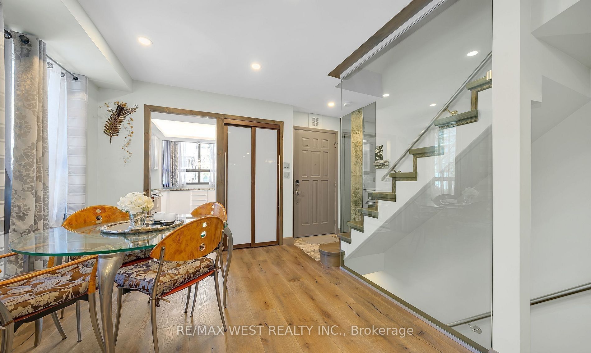 21 Dundonald Street, Toronto, ON M4Y 1K3 photo 3