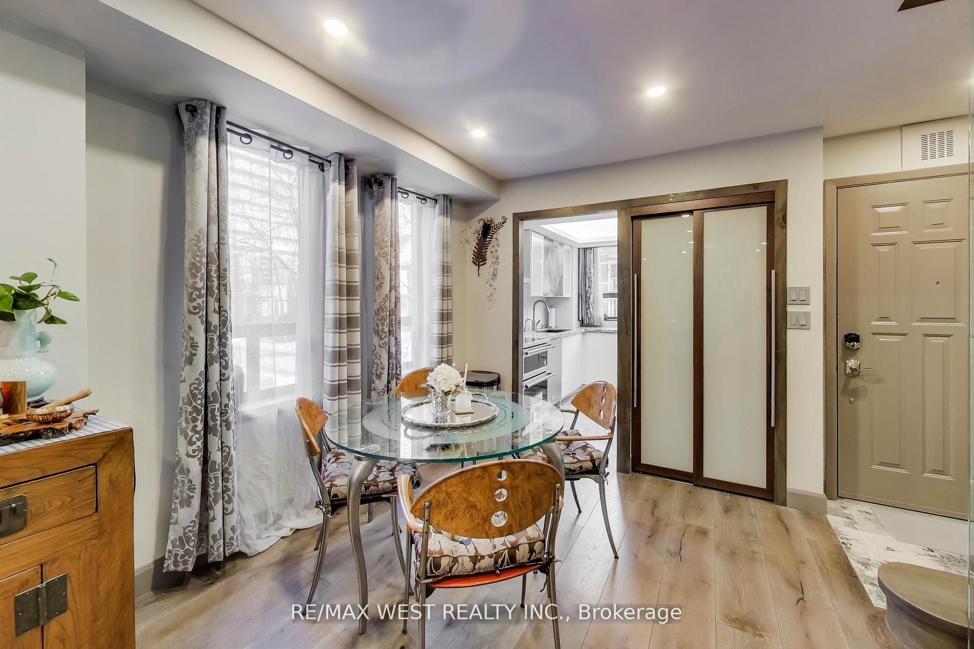 21 Dundonald Street, Toronto, ON M4Y 1K3 photo 4