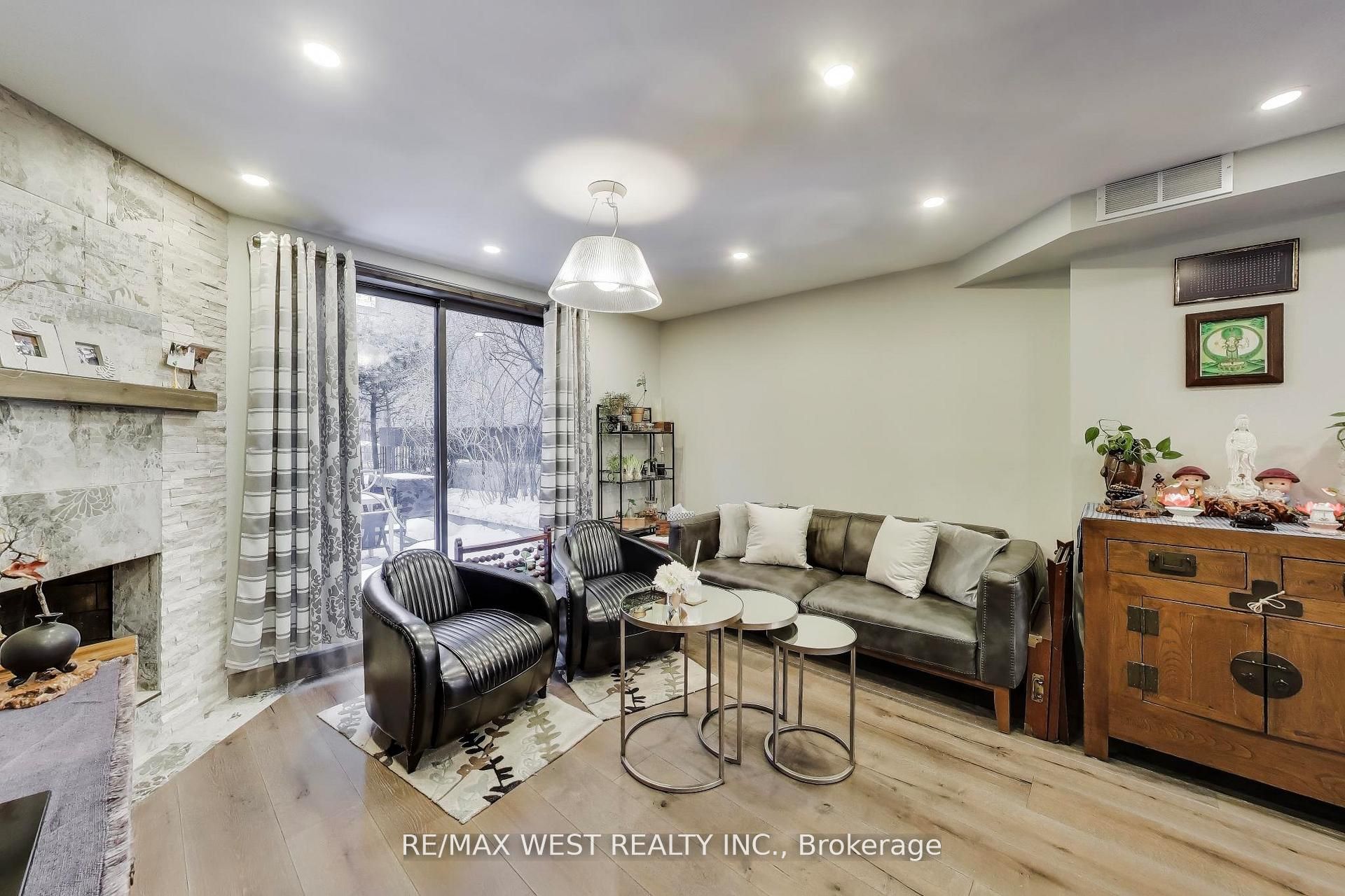 21 Dundonald Street, Toronto, ON M4Y 1K3 photo 5