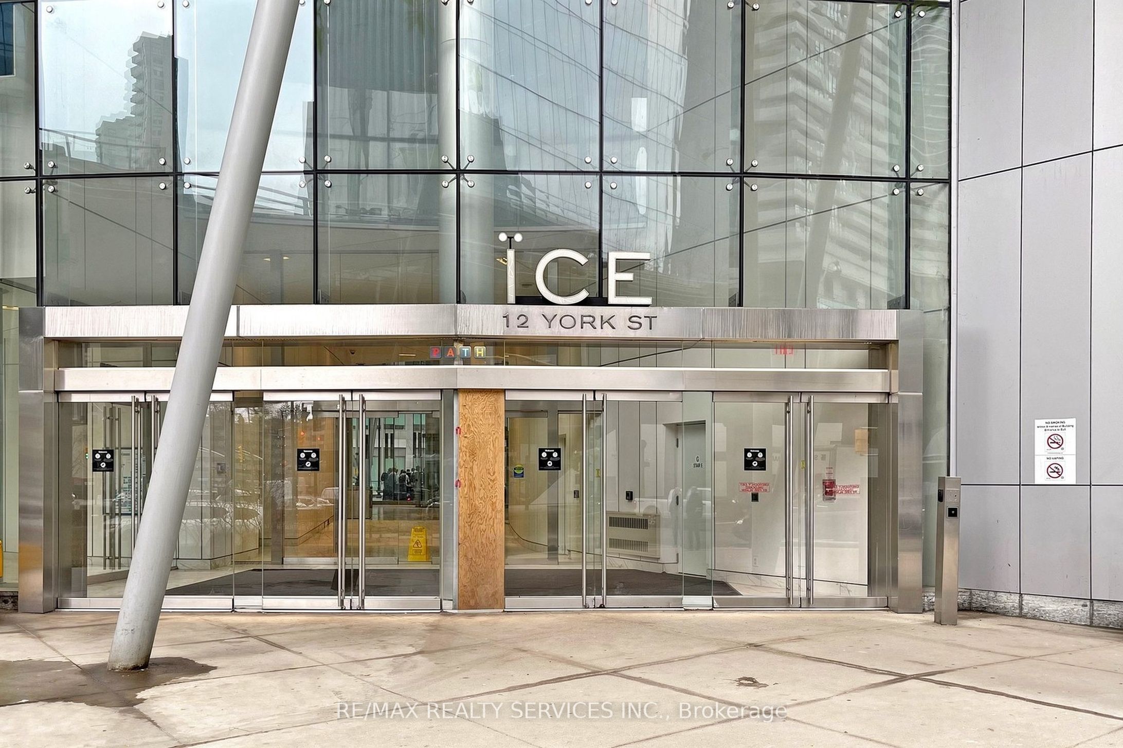 12 York Street 407, Toronto, ON M5J 0A9 photo 5