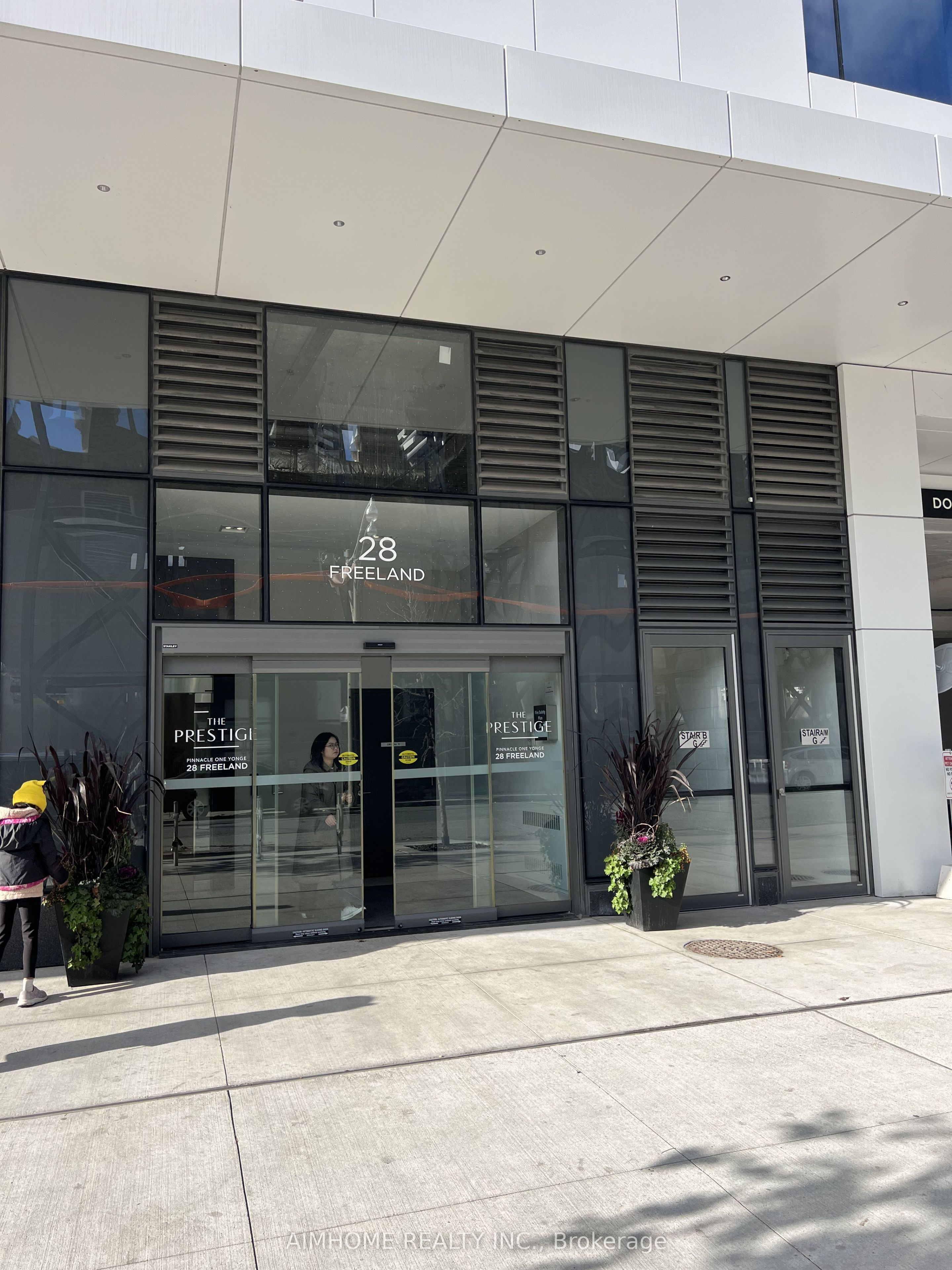28 Freeland Street 2305, Toronto, ON M5E 0E3 photo 3