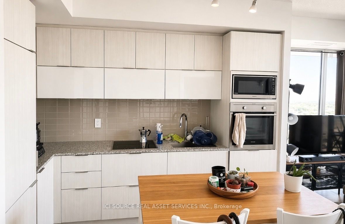 318 Richmond Street W 2101, Toronto, ON M5V 0B4 photo 4
