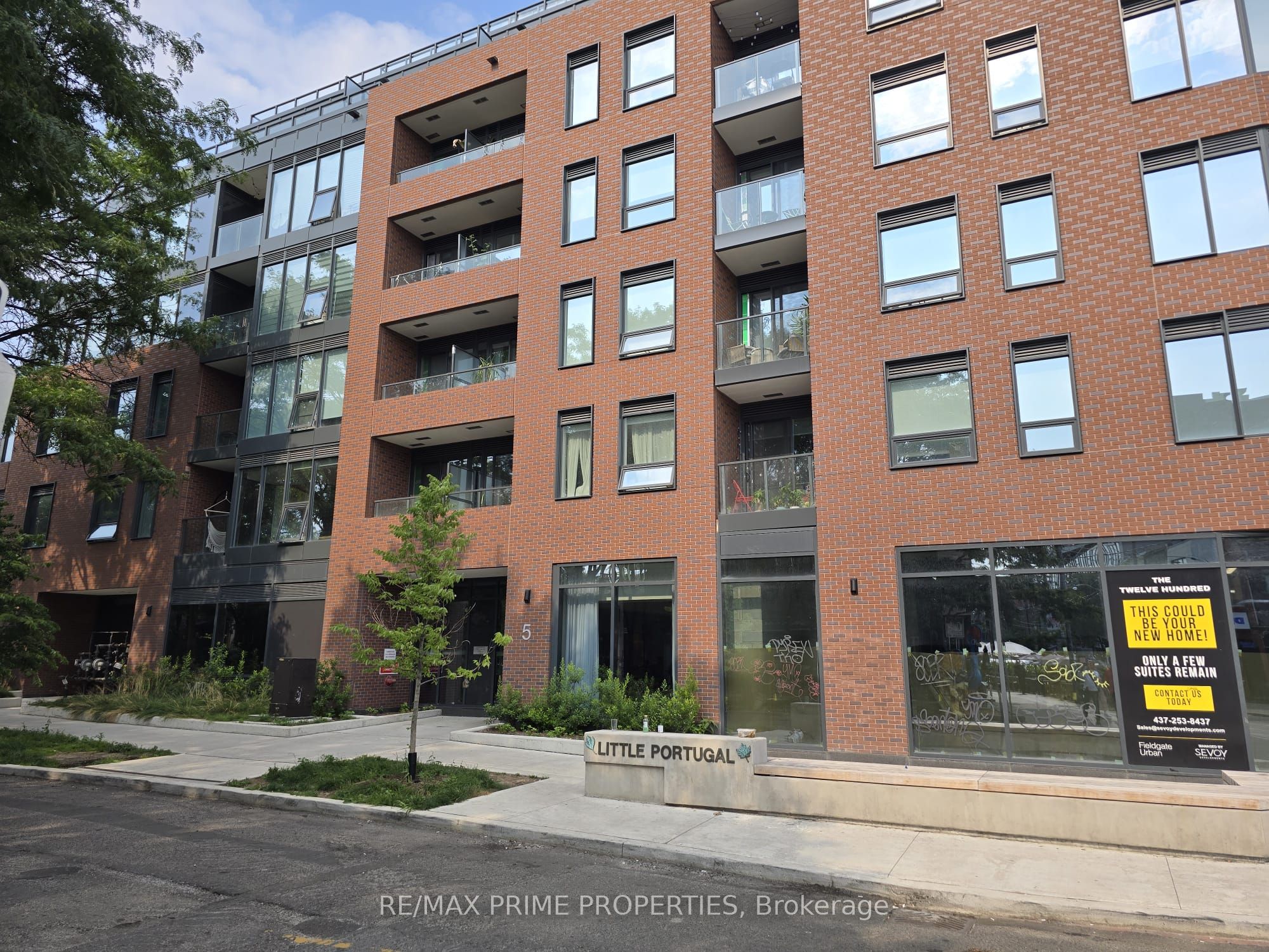 5 Lakeview Avenue 405, Toronto, ON M6J 0H3