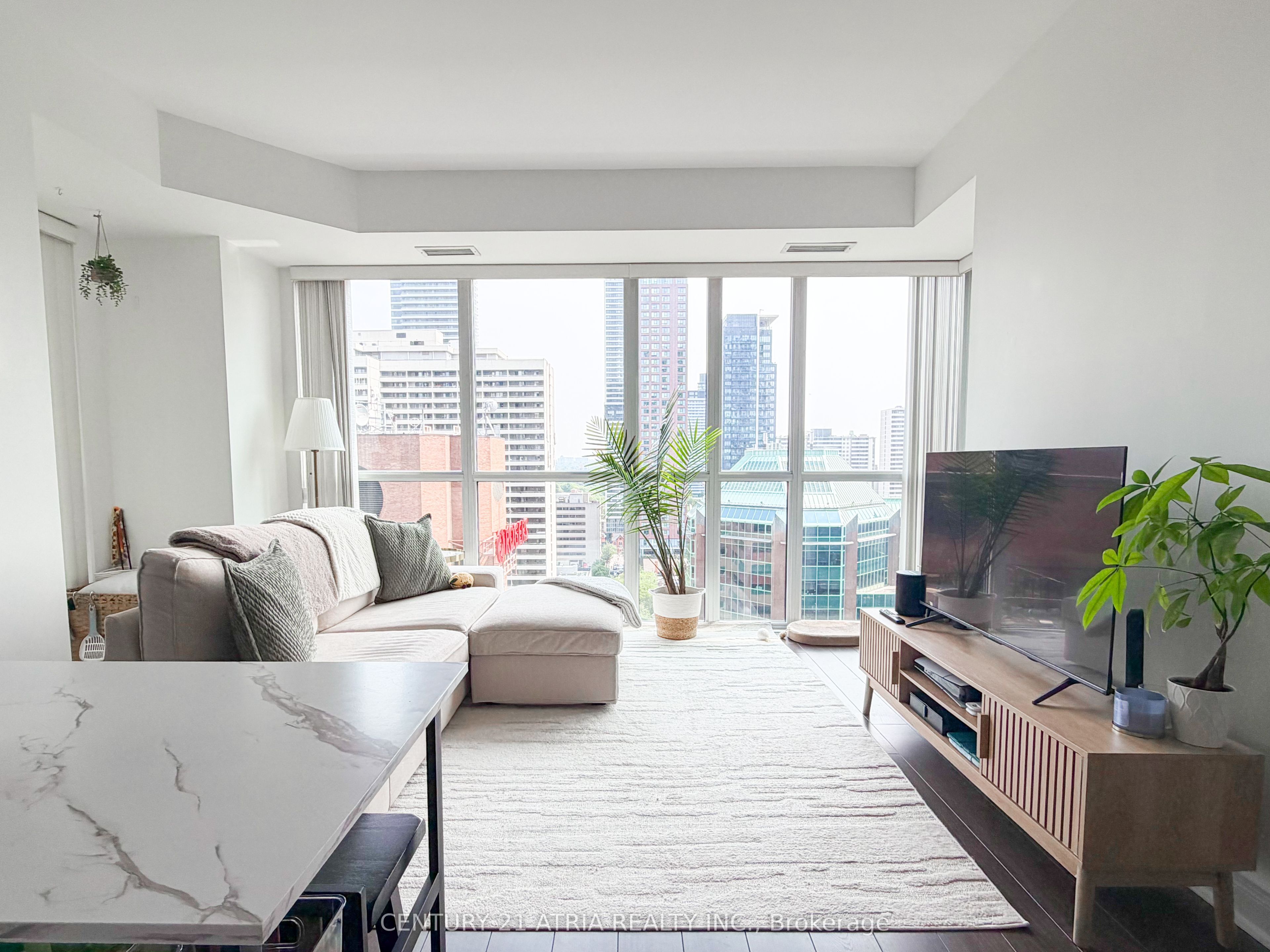 28 Ted Rogers Way 1901, Toronto, ON M4Y 2J4 photo 2