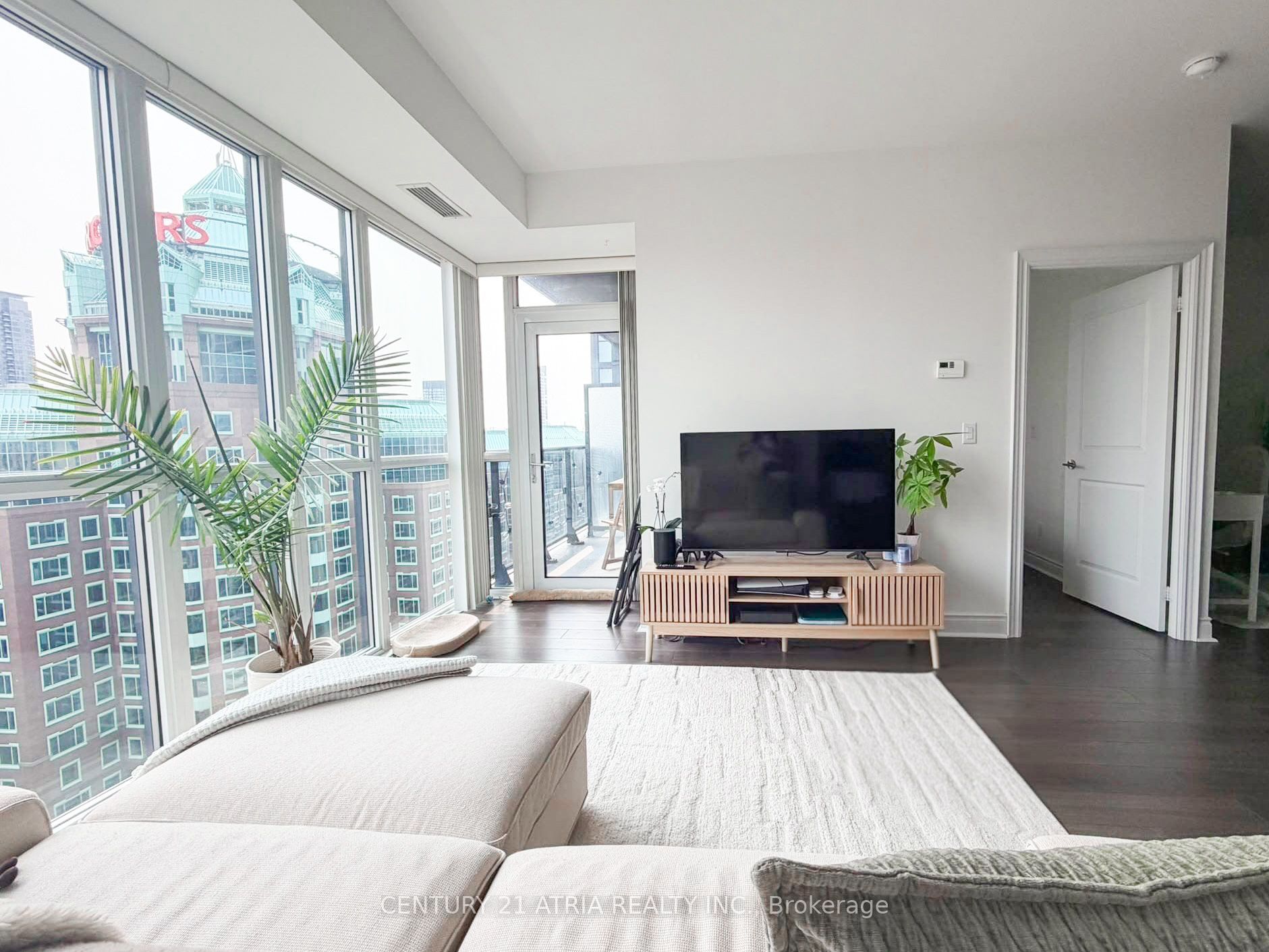 28 Ted Rogers Way 1901, Toronto, ON M4Y 2J4 photo 3