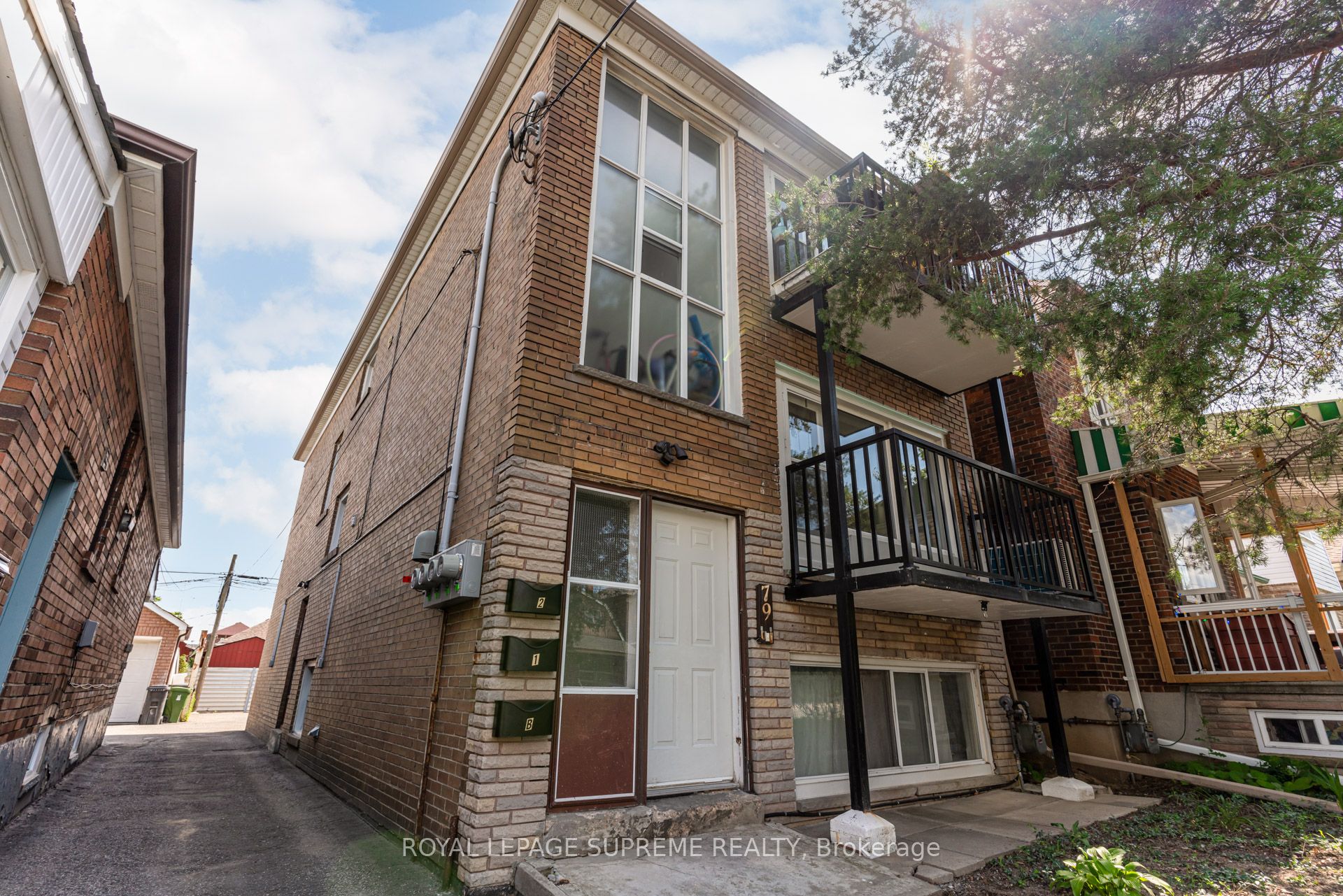 79 Lanark Avenue 1, Toronto, ON M6E 2G3