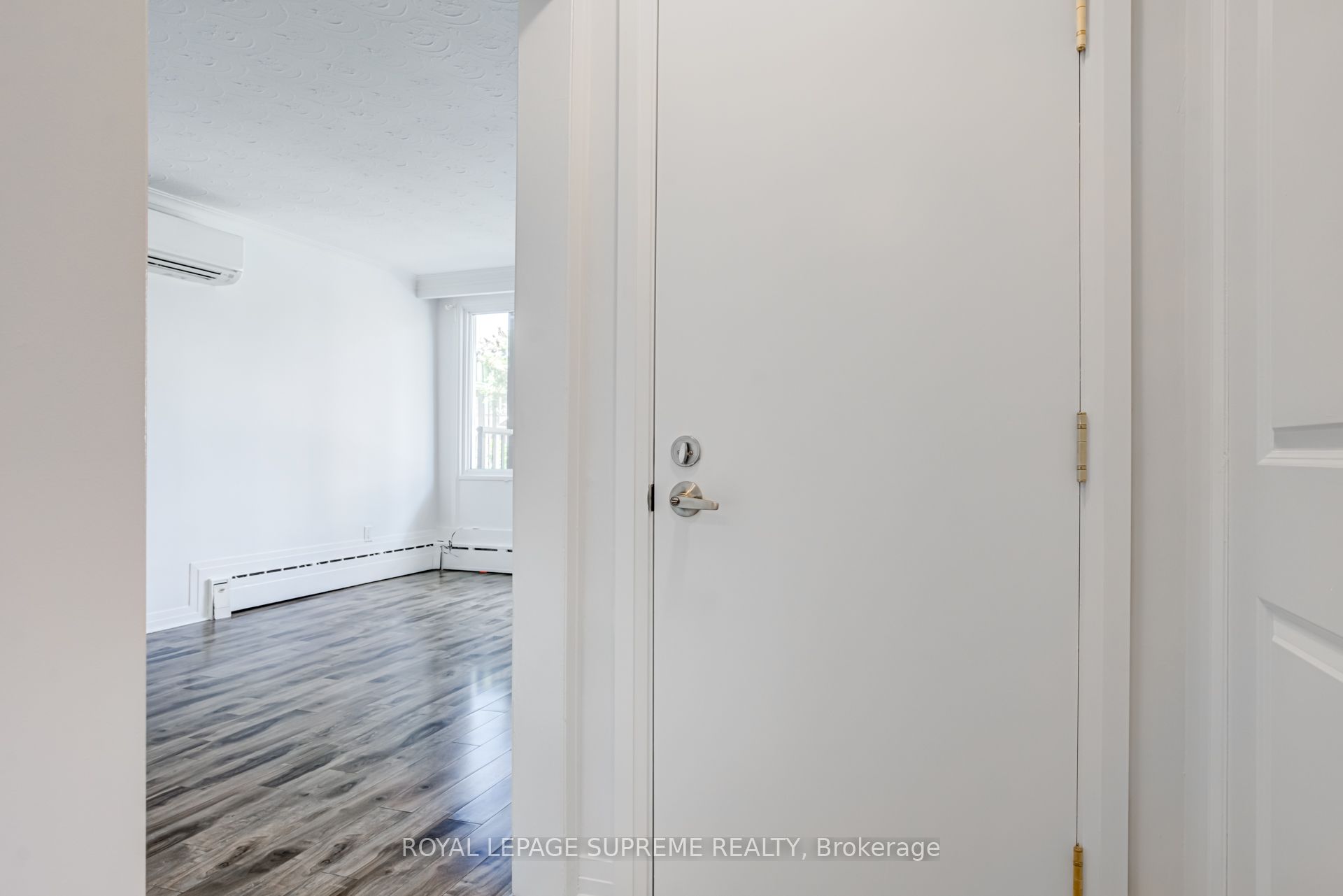 79 Lanark Avenue 1, Toronto, ON M6E 2G3 photo 2