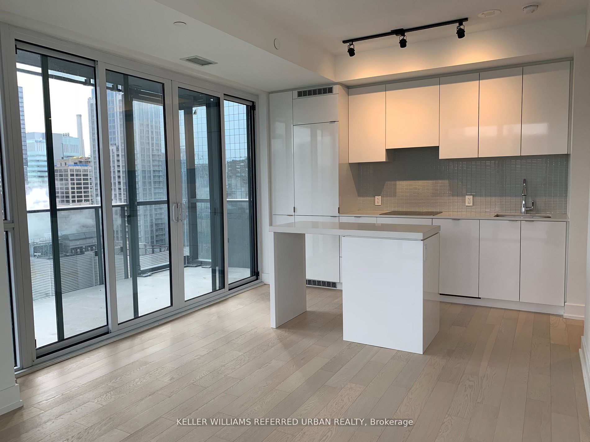 7 Grenville Street 2410, Toronto, ON M4Y 0E9 photo 3
