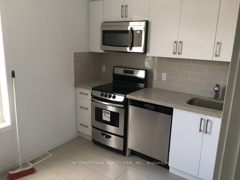 161 Montrose Avenue Unit 2, Toronto, ON M6J 2T6 photo 2