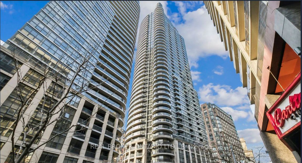 21 Carlton Street 1310, Toronto, ON M5B 1L3