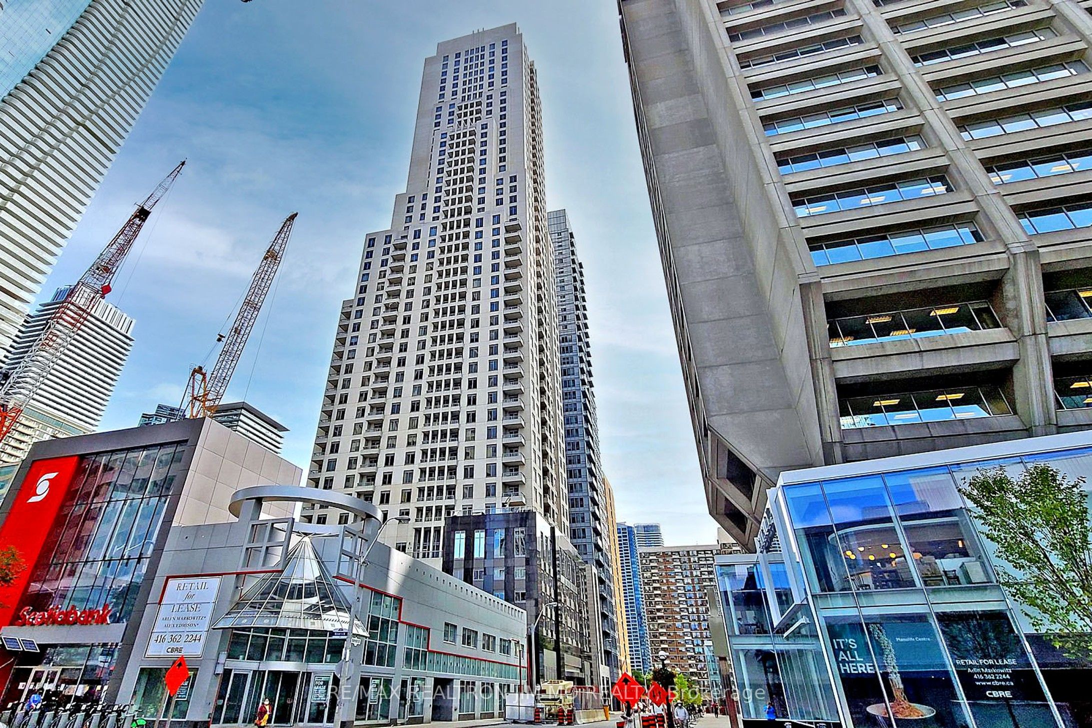35 Balmuto Street 1602, Toronto, ON M4Y 0A3