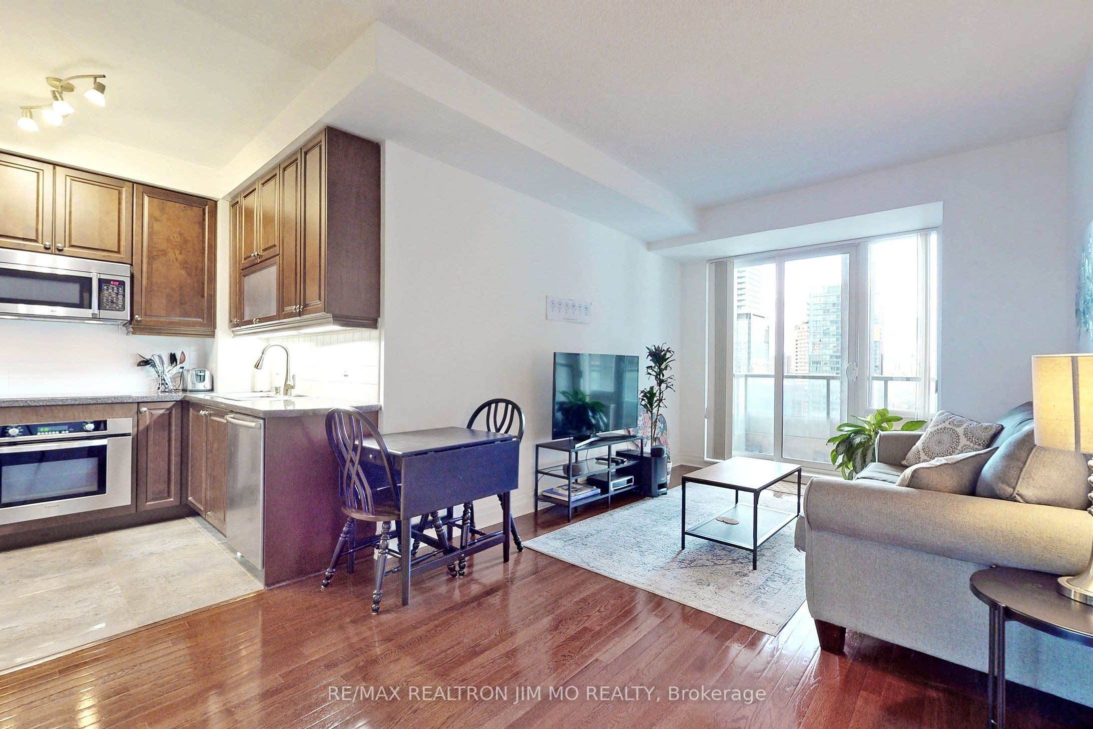 35 Balmuto Street 1602, Toronto, ON M4Y 0A3 photo 5